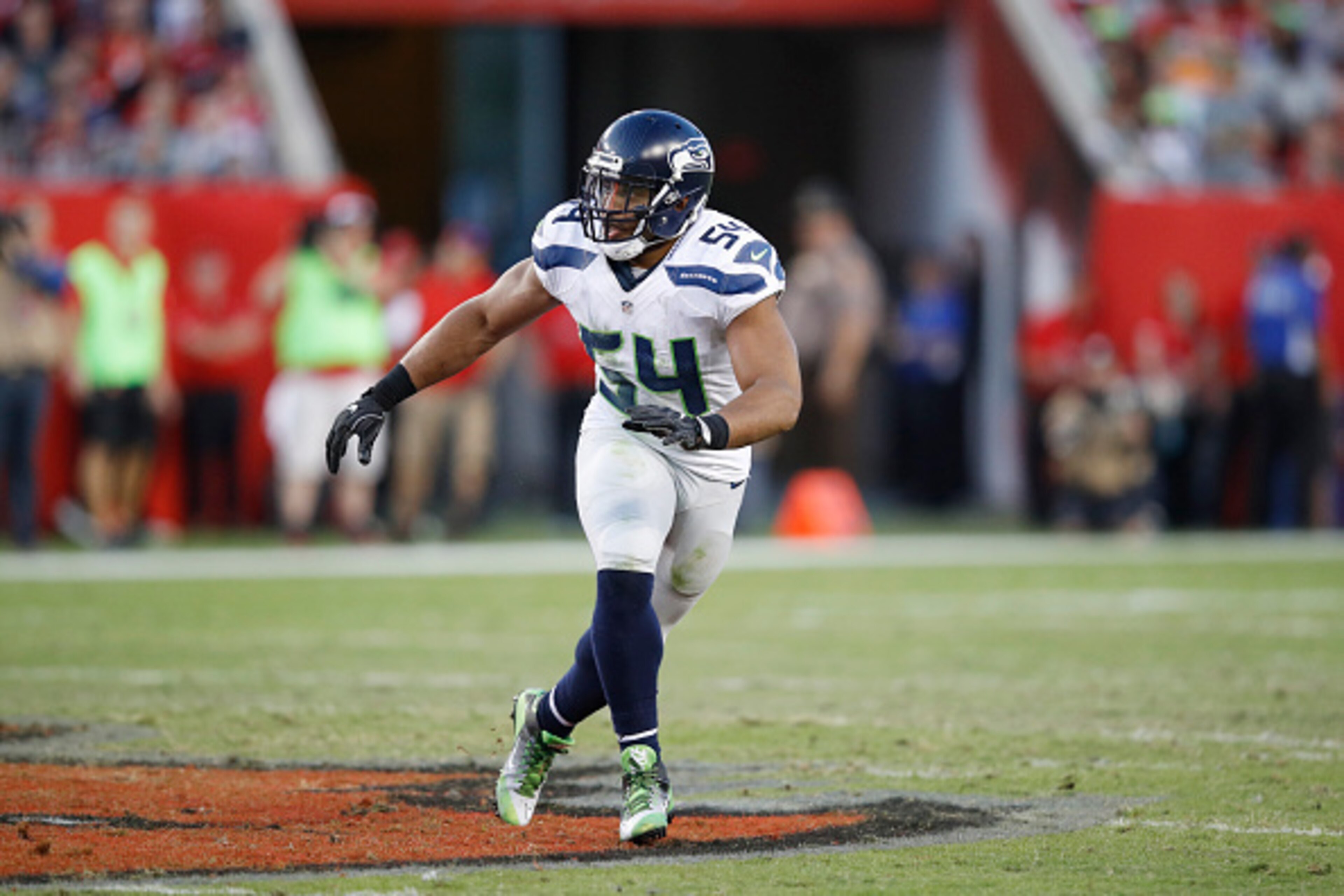 TAMPA, FL - NOVEMBER 27: Bobby Wagner #54 of the Seattle Seahawks in action against the Tampa Bay Buccaneers during the game at Raymond James Stadium on November 27, 2016 in Tampa, Florida. The Buccaneers defeated the Seahawks 14-5. (Photo by Joe Robbins/