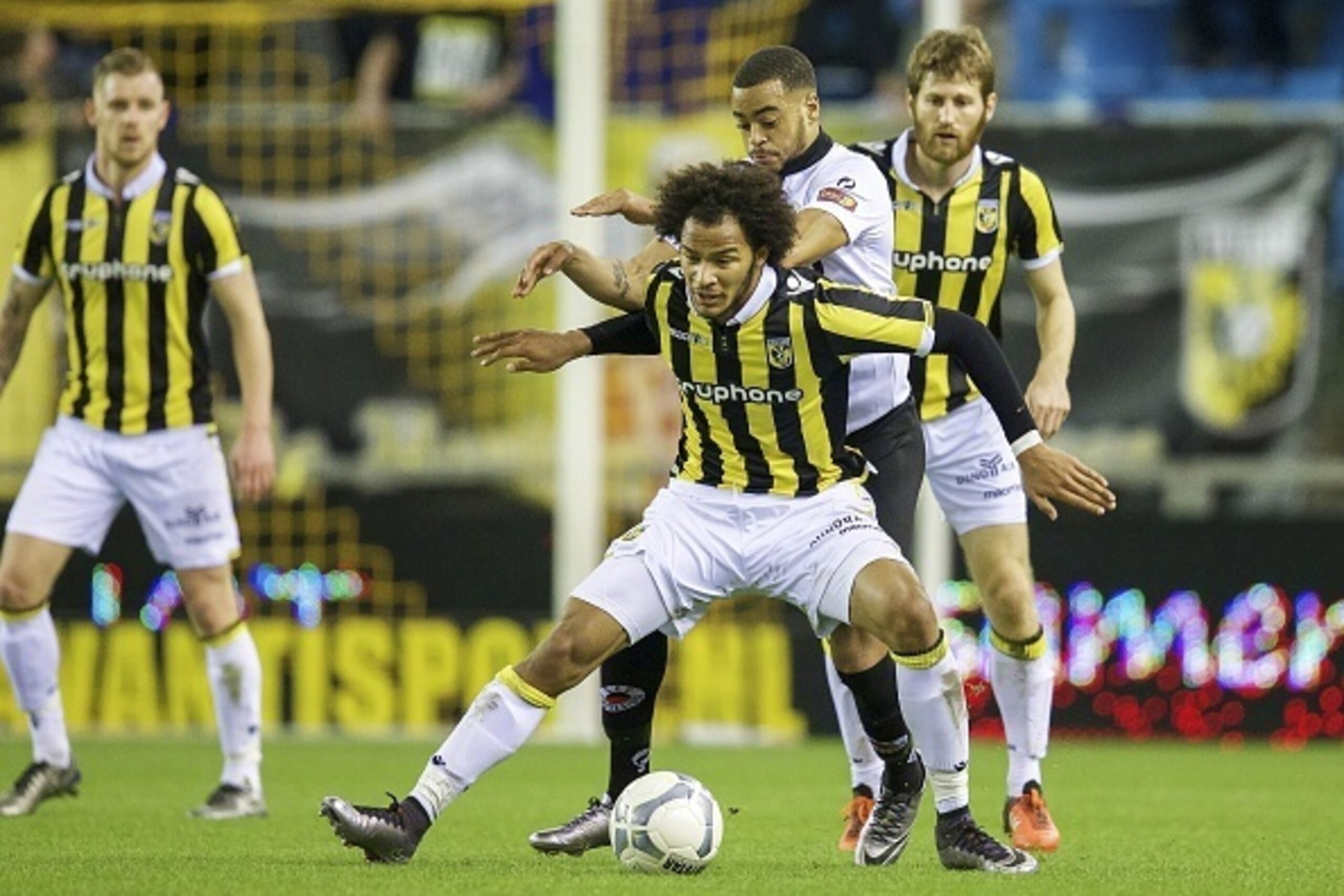 (L-R) Maikel van der Werff of Vitesse, Bradley Kuwas of Excelsior, Isaiah Brown of Vitesse, Sheran Yeini of Vitesse during the Dutch Eredivisie match between Vitesse Arnhem and Excelsior Rotterdam at Gelredome on January 30, 2016 in Arnhem, The Netherland