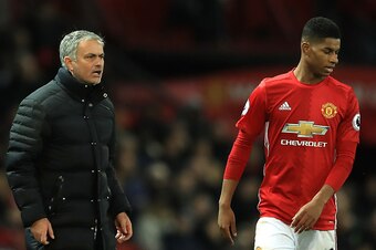MANCHESTER, ENGLAND - DECEMBER 11: Jose Mourinho, Manager of Manchester United gives instruction to Marcus Rashford during the Premier League match between Manchester United and Tottenham Hotspur at Old Trafford on December 11, 2016 in Manchester, England