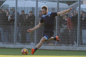 ROME, ITALY - DECEMBER 01:  Stefan De Vrij of SS Lazio during Training at Formello Center on December 1, 2016 in Rome, Italy.  (Photo by Marco Rosi/Getty Images)