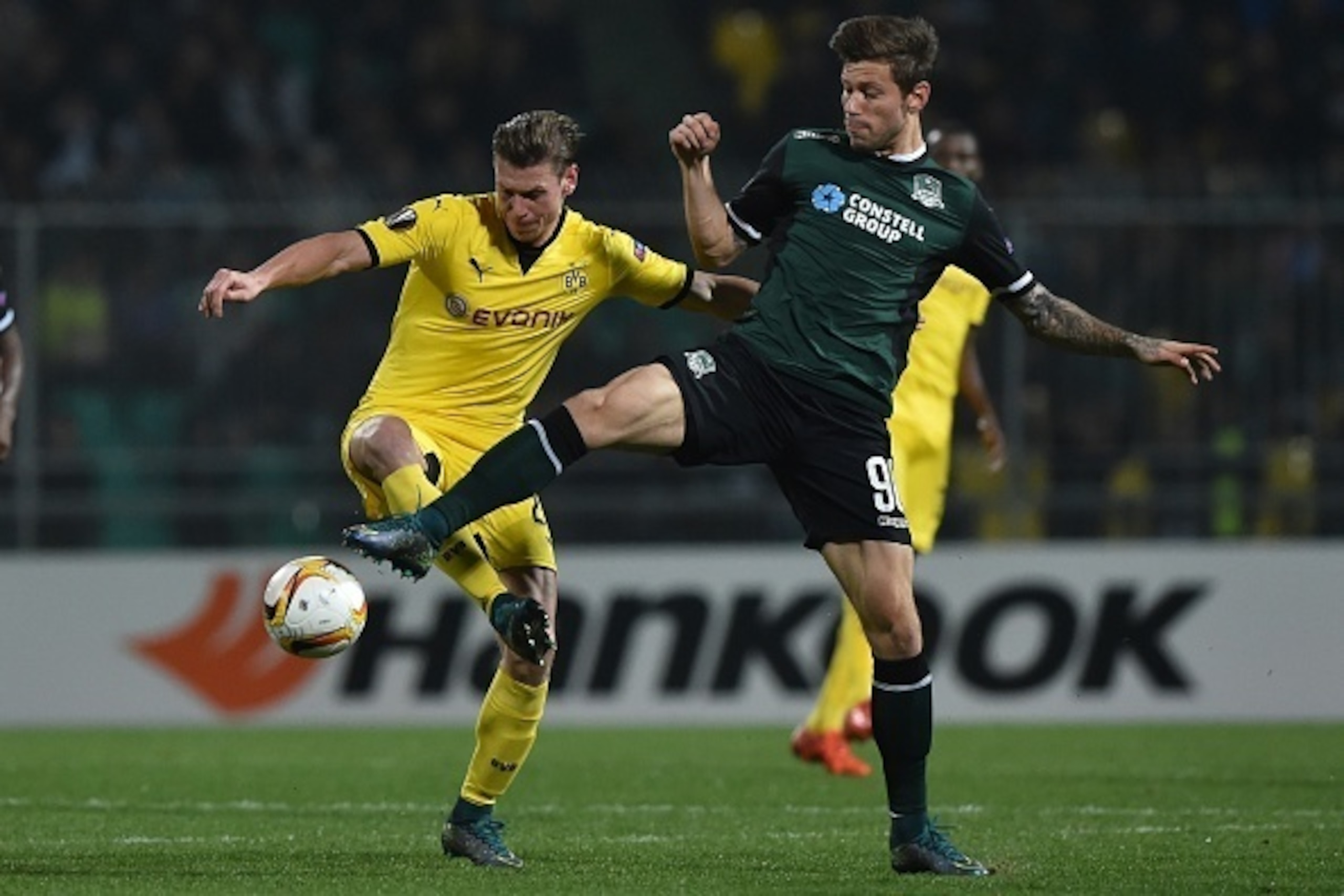 Dortmund's Polish defender Lukasz Piszczek (L) vies for the ball with Krasnodar's forward Fedor Smolov during the UEFA Europa League group C football match between FC Krasnodar and Borussia Dortmund in Krasnodar on November 26, 2015. AFP PHOTO / KIRILL KU Dortmund's Polish defender Lukasz Piszczek (L) vies for the ball with Krasnodar's forward Fedor Smolov during the UEFA Europa League group C football match between FC Krasnodar and Borussia Dortmund in Krasnodar on November 26, 2015. AFP PHOTO / KIRILL KU
