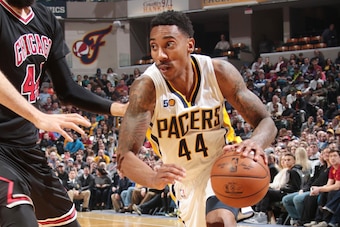 INDIANAPOLIS, IN - DECEMBER 30: Jeff Teague #44 of the Indiana Pacers drives to the basket against the Chicago Bulls on December 30, 2016 at Bankers Life Fieldhouse in Indianapolis, Indiana. NOTE TO USER: User expressly acknowledges and agrees that, by do