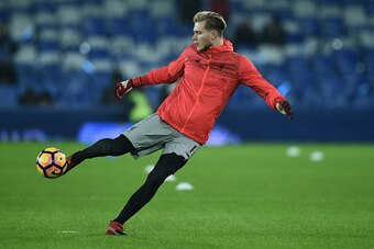 Liverpool's German goalkeeper Loris Karius warms up ahead of the English Premier League football match between Everton and Liverpool at Goodison Park in Liverpool, north west England on December 19, 2016. / AFP / Oli SCARFF / RESTRICTED TO EDITORIAL USE. 