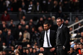LONDON, ENGLAND - FEBRUARY 06:  Paul Clement (R) the Derby County Head Coach looks on before the Sky Bet Championship match between Fulham and Derby County at Craven Cottage on February 6, 2016 in London, England.  (Photo by Ker Robertson/Getty Images)