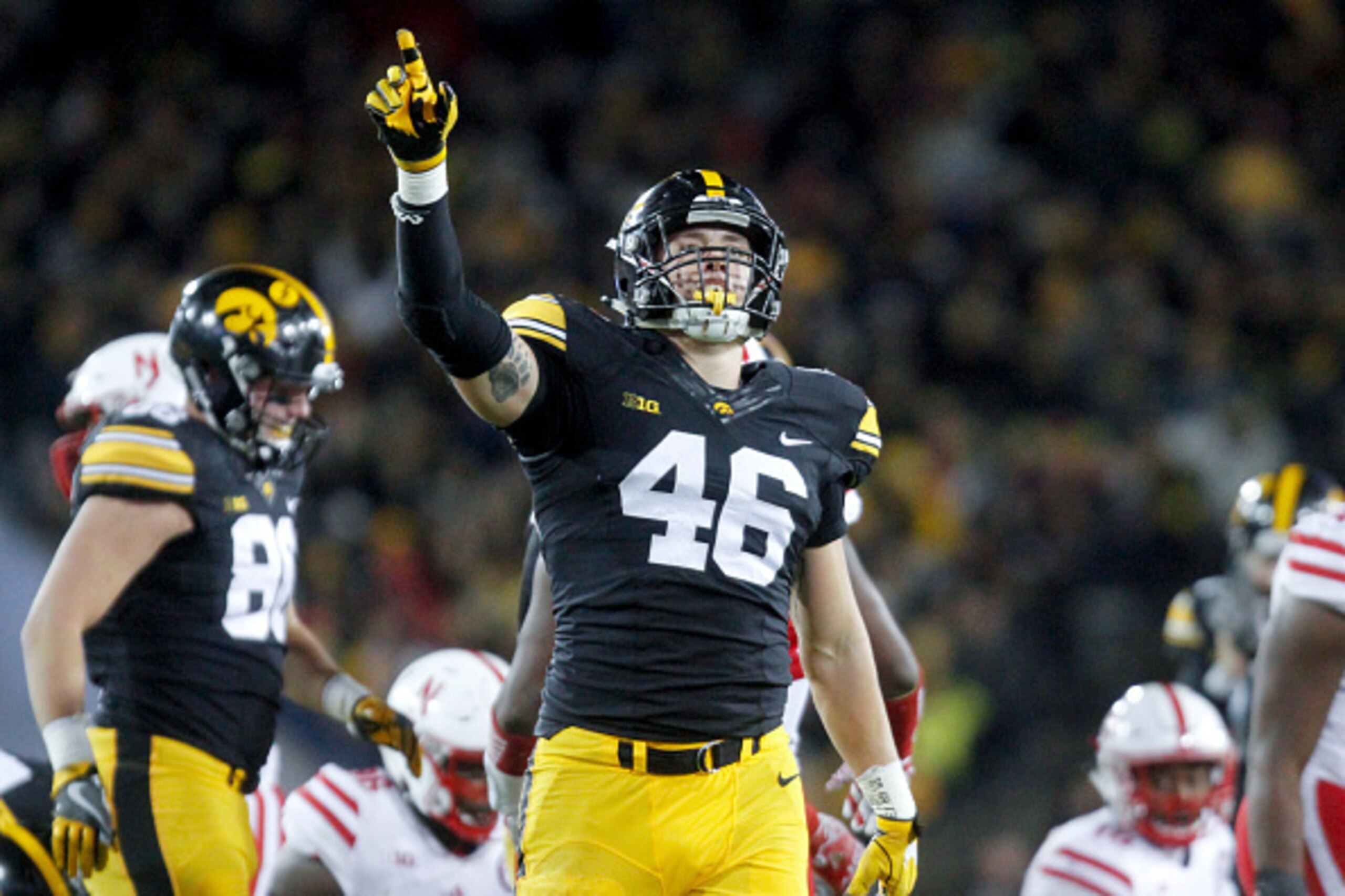 IOWA CITY, IA- NOVEMBER 25:  Tight end George Kittle #46 of the Iowa Hawkeyes signals a first down in the fourth quarter against the Nebraska Cornhuskers, on November 25, 2016 at Kinnick Stadium in Iowa City, Iowa.  (Photo by Matthew Holst/Getty Images)