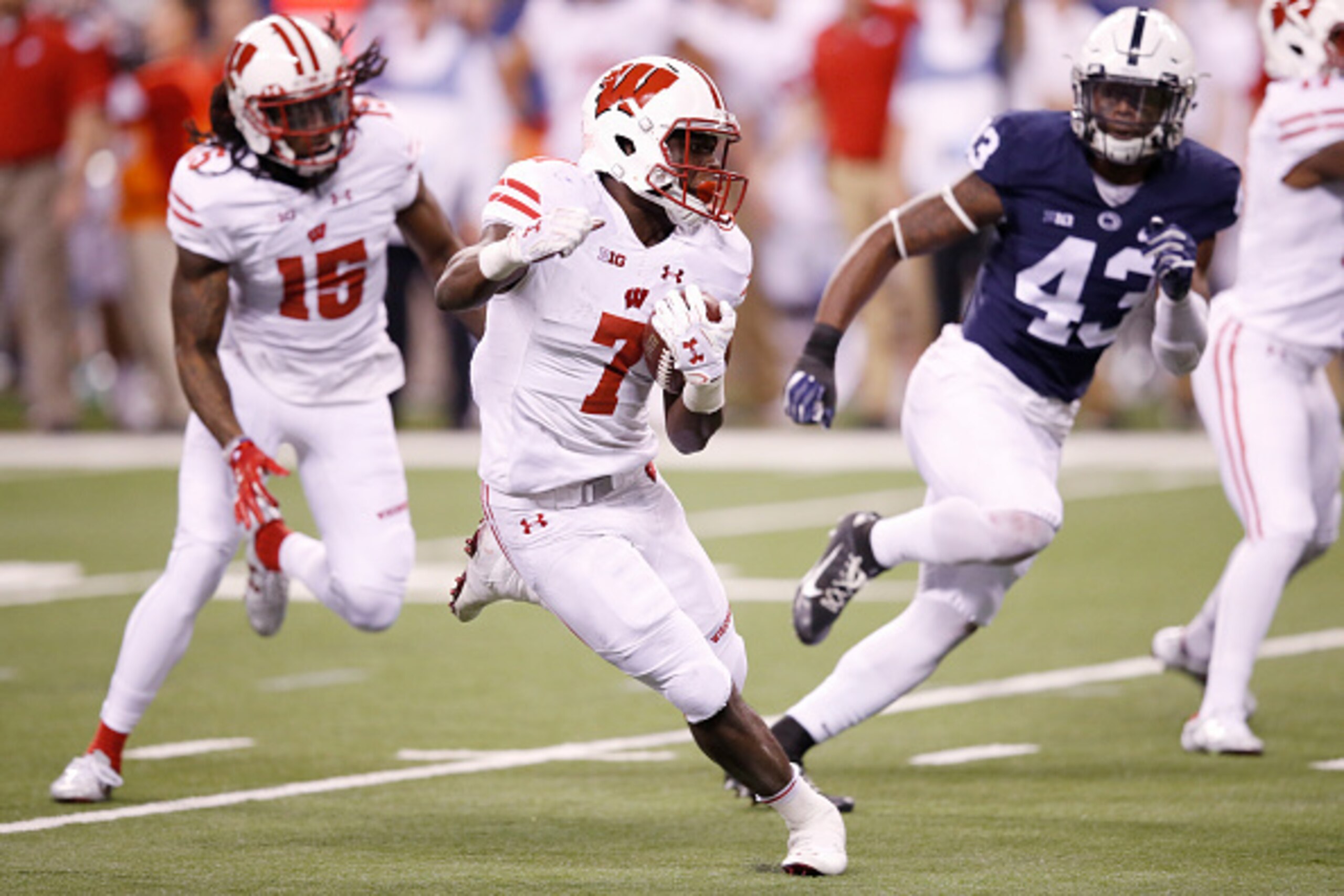 INDIANAPOLIS, IN - DECEMBER 03: Bradrick Shaw #7 of the Wisconsin Badgers runs with the ball against the Penn State Nittany Lions during the Big Ten Championship game at Lucas Oil Stadium on December 3, 2016 in Indianapolis, Indiana. Penn State defeated W