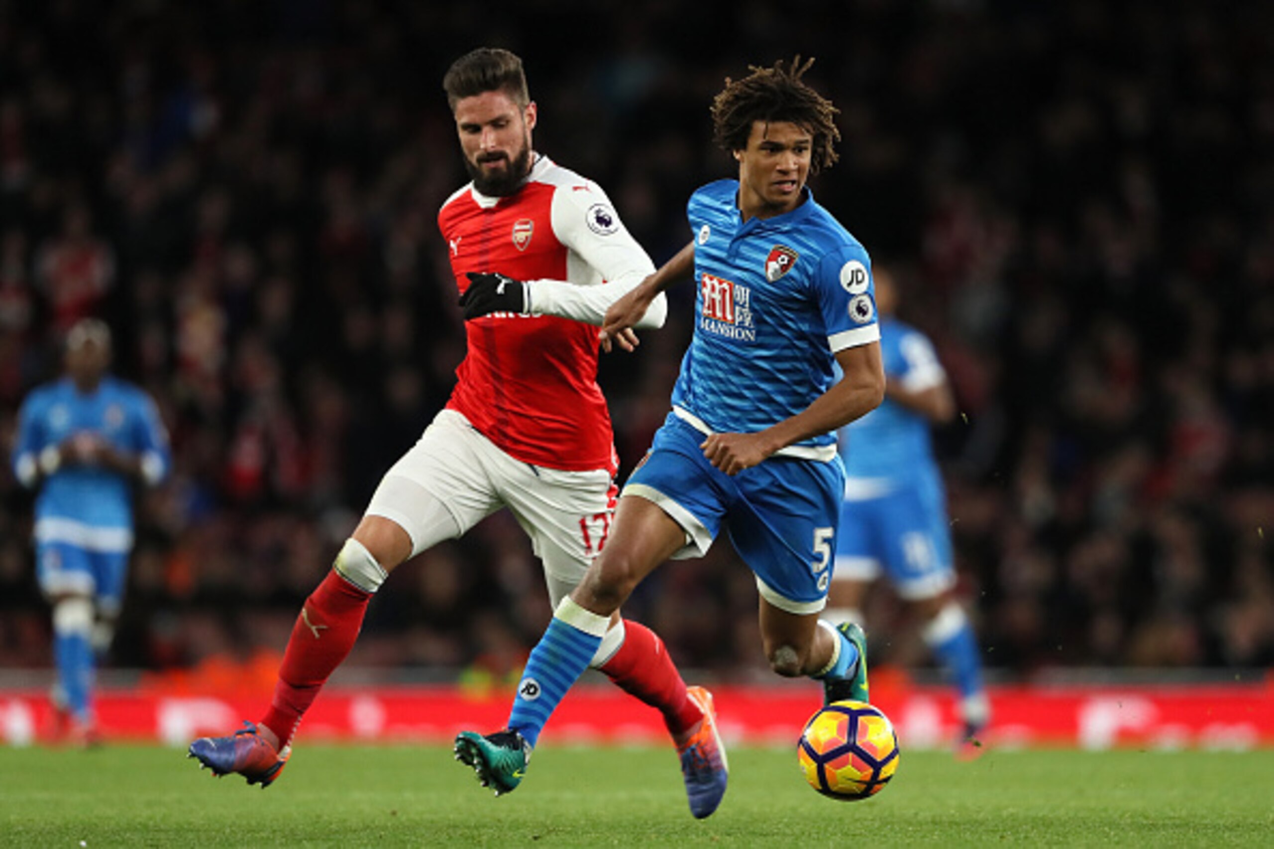 LONDON, ENGLAND - NOVEMBER 27:  Olivier Giroud of Arsenal competes with Nathan Ake of Bournemouth during the Premier League match between Arsenal and AFC Bournemouth at Emirates Stadium on November 27, 2016 in London, England.  (Photo by Matthew Ashton - 