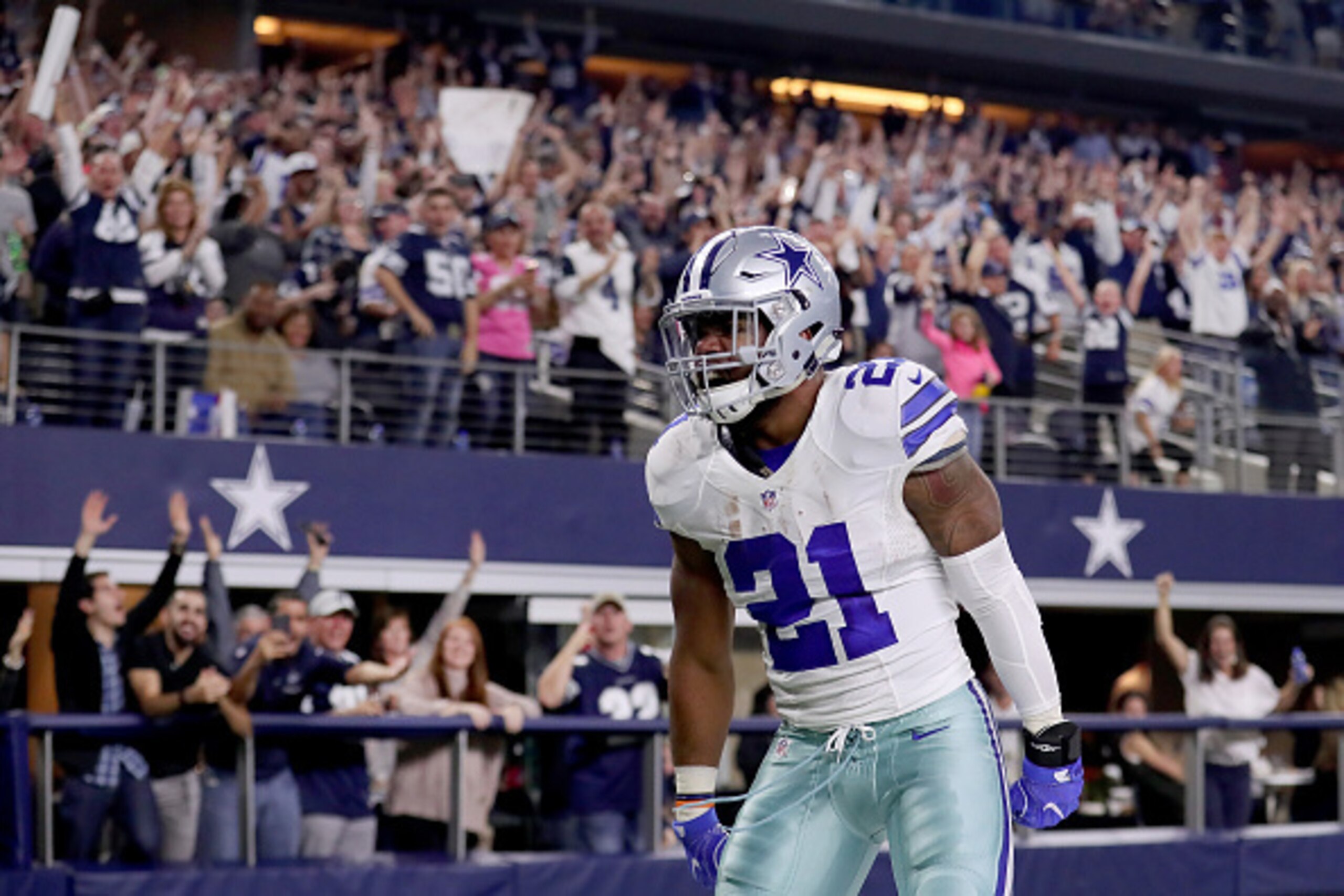 ARLINGTON, TX - DECEMBER 26:  Ezekiel Elliott #21 of the Dallas Cowboys celebrates after scoring a touchdown against the Detroit Lions in the first quarter at AT&T Stadium on December 26, 2016 in Arlington, Texas.  (Photo by Tom Pennington/Getty Images)