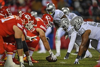 KANSAS CITY, MO - DECEMBER 08:  Center Mitch Morse #61 of the Kansas City Chiefs gets set to snap the ball against the Oakland Raiders during the second half on December 8, 2016 at Arrowhead Stadium in Kansas City, Missouri.  (Photo by Peter G. Aiken/Gett