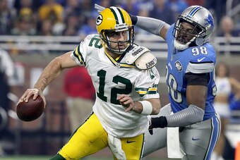 DETROIT, MI - JANUARY 01: Devin Taylor #98 of the Detroit Lions chases down quarterback Aaron Rodgers #12 of the Green Bay Packers during first-quarter action at Ford Field on January 1, 2017 in Detroit, Michigan. (Photo by Leon Halip/Getty Images)