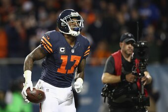 CHICAGO, IL - OCTOBER 31:  Alshon Jeffery #17 of the Chicago Bears celebrates after scoring a touchdown during the third quarter against the Minnesota Vikings at Soldier Field on October 31, 2016 in Chicago, Illinois.  (Photo by Elsa/Getty Images)