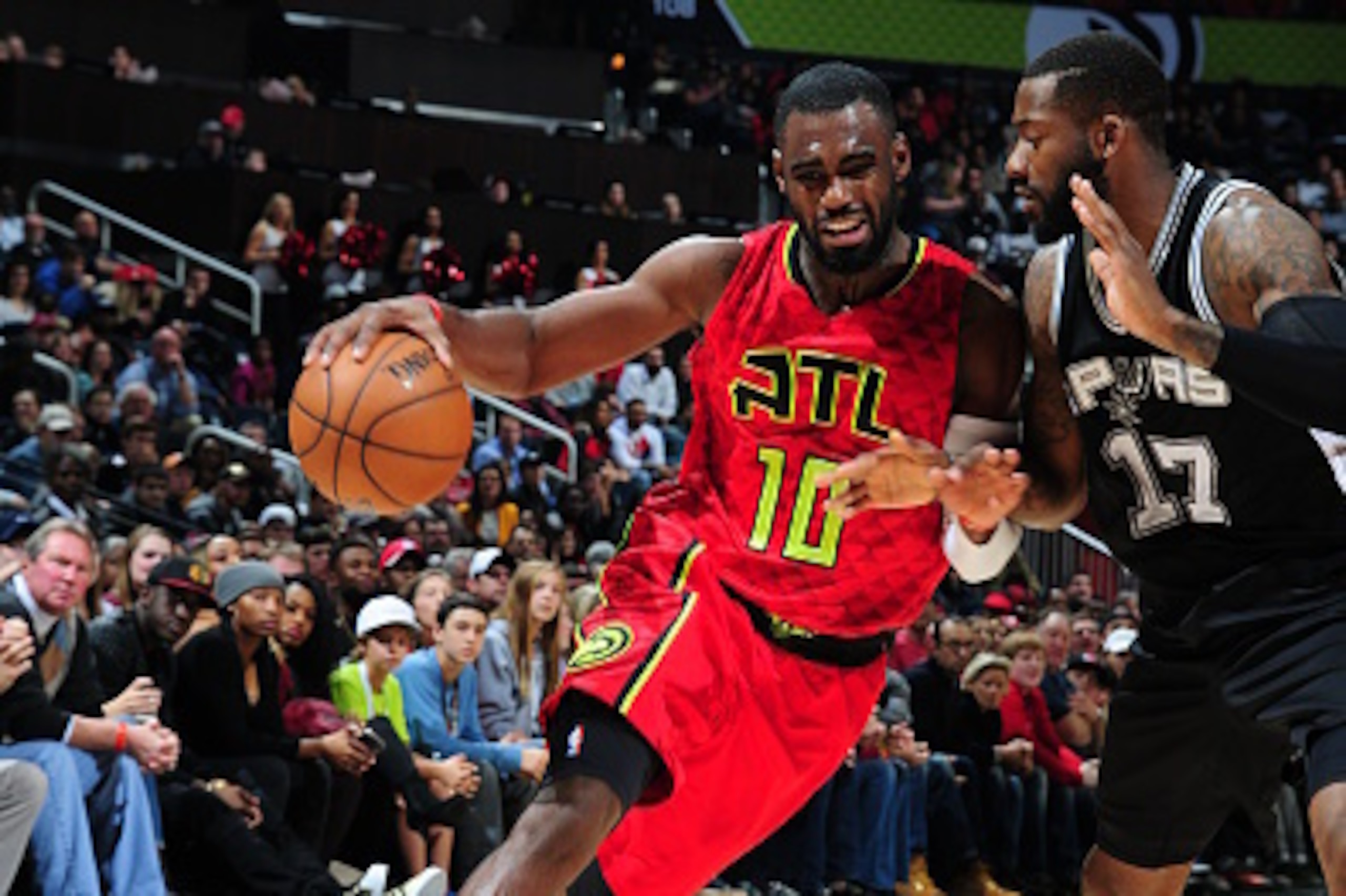 ATLANTA, GA - JANUARY 1:  Tim Hardaway Jr. #10 of the Atlanta Hawks drives to the basket against the San Antonio Spurs on January 1, 2017 at Philips Arena in Atlanta, Georgia.  NOTE TO USER: User expressly acknowledges and agrees that, by downloading and/