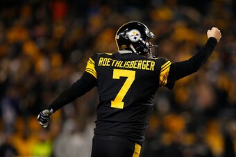 PITTSBURGH, PA - DECEMBER 25:  Ben Roethlisberger #7 of the Pittsburgh Steelers reacts after throwing a 4 yard touchdown pass to Antonio Brown #84 in the fourth quarter during the game against the Baltimore Ravens at Heinz Field on December 25, 2016 in Pi