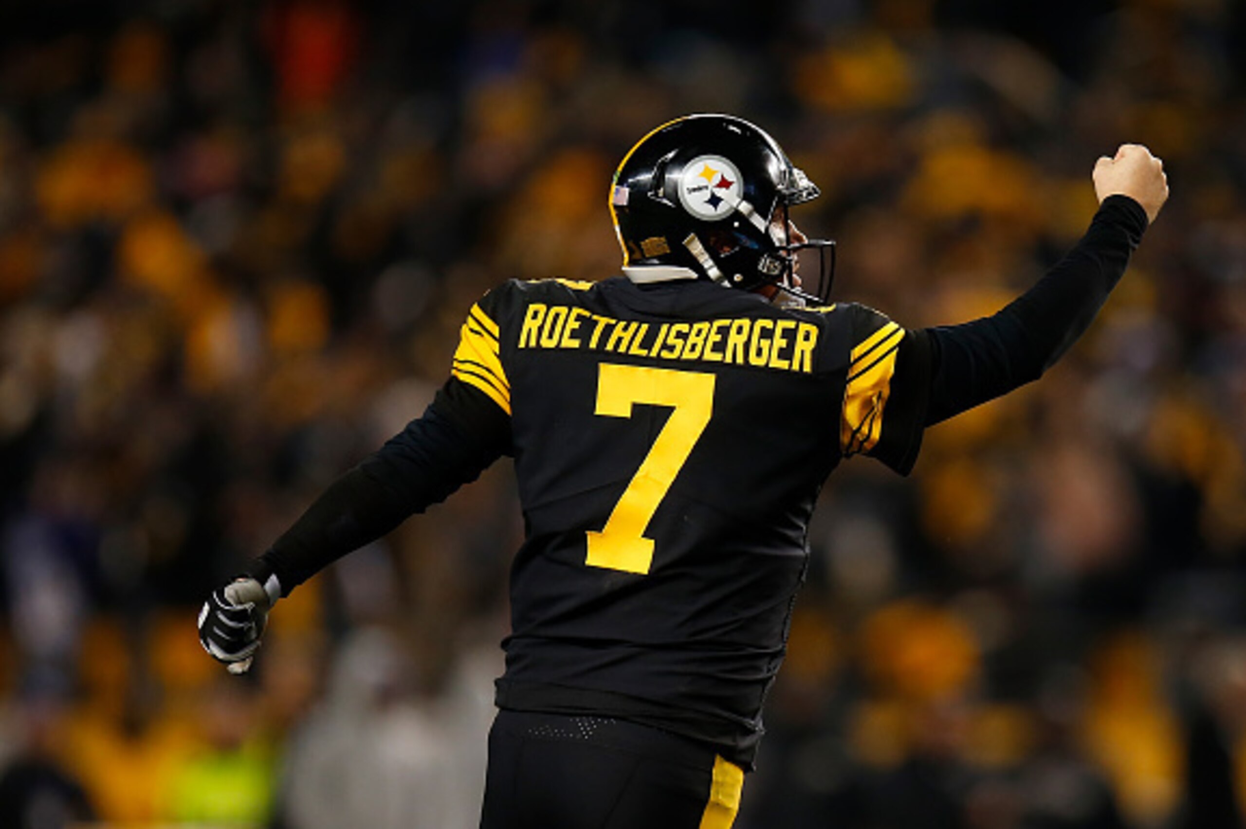 PITTSBURGH, PA - DECEMBER 25:  Ben Roethlisberger #7 of the Pittsburgh Steelers reacts after throwing a 4 yard touchdown pass to Antonio Brown #84 in the fourth quarter during the game against the Baltimore Ravens at Heinz Field on December 25, 2016 in Pi