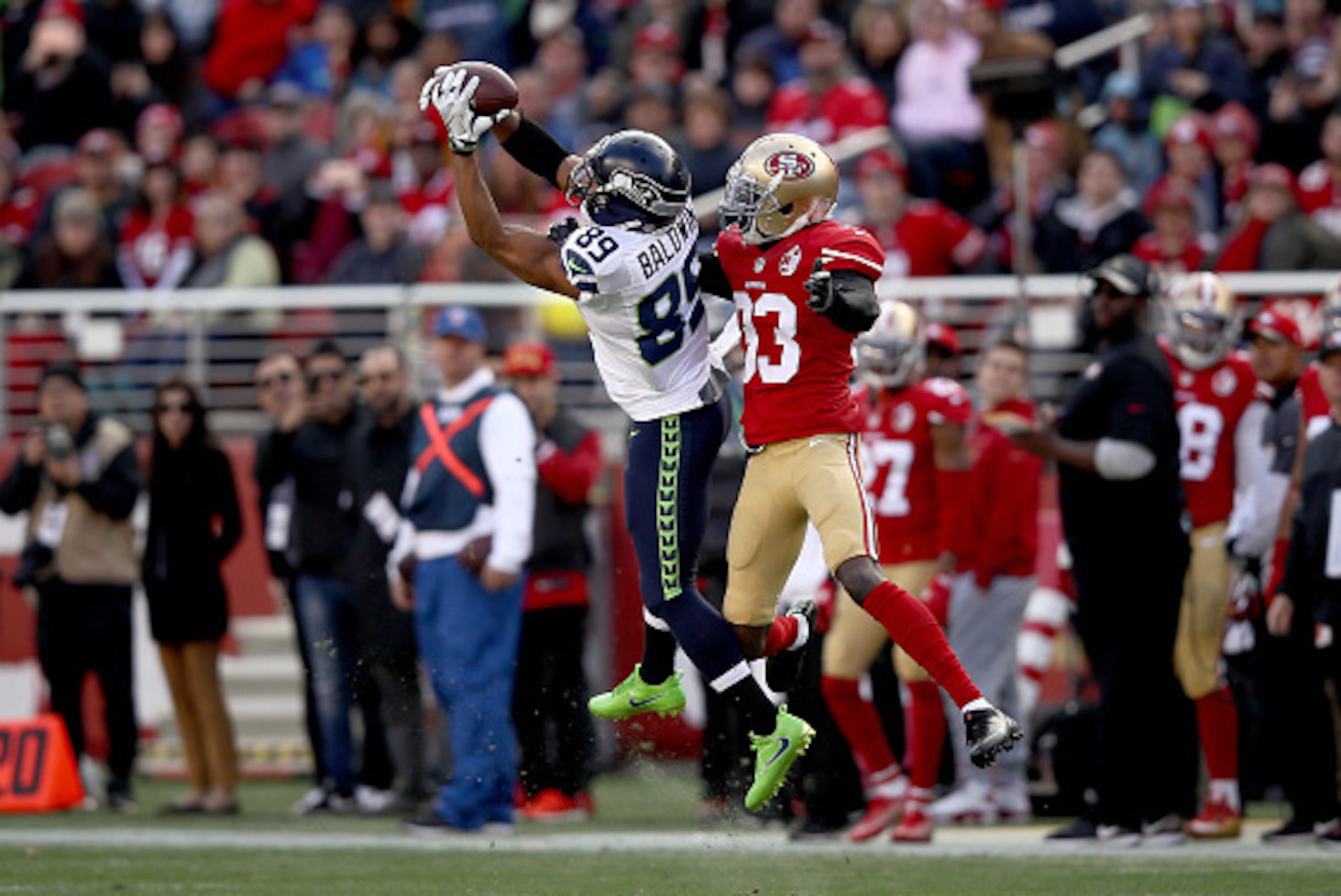 SANTA CLARA, CA - JANUARY 01:  Doug Baldwin #89 of the Seattle Seahawks catches a pass while covered by Rashard Robinson #33 of the San Francisco 49ers at Levi's Stadium on January 1, 2017 in Santa Clara, California.  (Photo by Ezra Shaw/Getty Images)