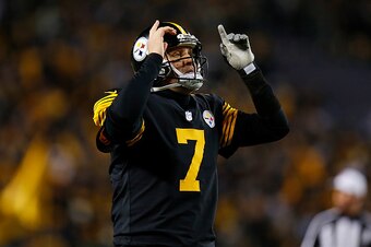 PITTSBURGH, PA - DECEMBER 25:  Ben Roethlisberger #7 of the Pittsburgh Steelers reacts after throwing a 4 yard touchdown pass to Antonio Brown #84 in the fourth quarter during the game against the Baltimore Ravens at Heinz Field on December 25, 2016 in Pi