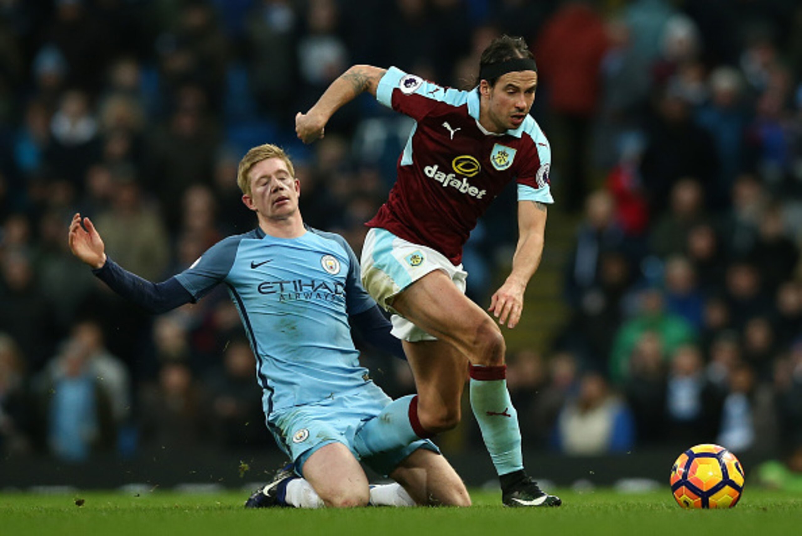 MANCHESTER, ENGLAND - JANUARY 02: George Boyd of Burnley (R) takes the ball past Kevin De Bruyne of Manchester City (L) during the Premier League match between Manchester City and Burnley at Etihad Stadium on January 2, 2017 in Manchester, England.  (Phot