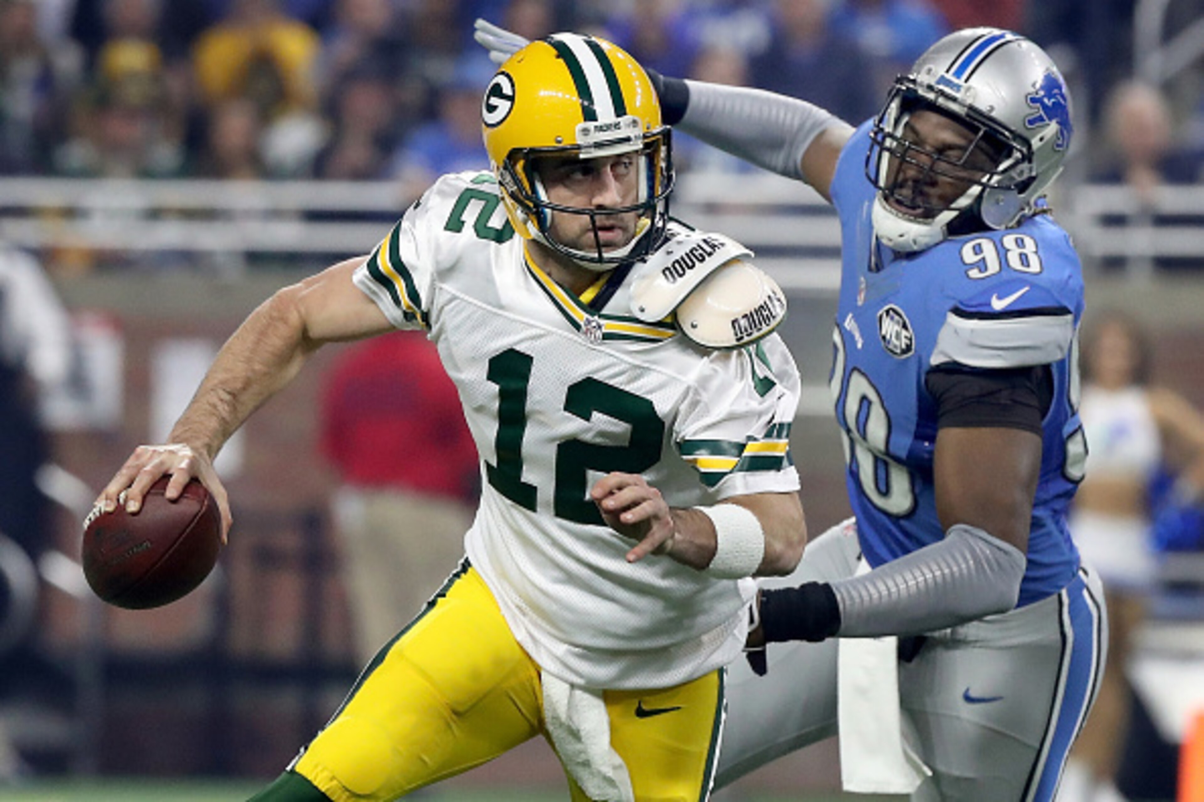 DETROIT, MI - JANUARY 01: Devin Taylor #98 of the Detroit Lions chases down quarterback Aaron Rodgers #12 of the Green Bay Packers during first-quarter action at Ford Field on January 1, 2017 in Detroit, Michigan. (Photo by Leon Halip/Getty Images)