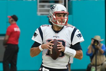 MIAMI GARDENS, FL - JANUARY 01: Jimmy Garoppolo #10 of the New England Patriots looks downfield during the 4th quarter against the Miami Dolphins at Hard Rock Stadium on January 1, 2017 in Miami Gardens, Florida. (Photo by Eric Espada/Getty Images)