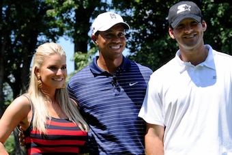 US golfer and tournament host Tiger Woods(C) poses for photos with Dallas Cowboys quarterback Tony Romo (R) and entertainer Jessica Simpson during opening ceremonies on July 1, 2009 at the AT&T National golf tournament hosted by Tiger Woods at the Congres