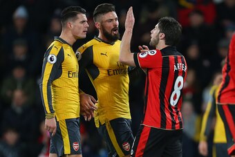 BOURNEMOUTH, ENGLAND - JANUARY 03: Tensions flare between Harry Arter of Bournemouth, Granit Xhaka and Olivier Giroud of Arsenal during the Premier League match between AFC Bournemouth and Arsenal at Vitality Stadium on January 3, 2017 in Bournemouth, Eng