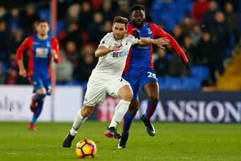 Swansea City's Spanish defender Angel Rangel (L) vies with Crystal Palaces French-born Malian midfielder Bakary Sako during the English Premier League football match between Crystal Palace and Swansea City at Selhurst Park in south London on January 3, 20