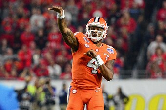 GLENDALE, AZ - DECEMBER 31:  Deshaun Watson #4 of the Clemson Tigers throws a pass during the first half of the 2016 PlayStation Fiesta Bowl against the Ohio State Buckeyes at University of Phoenix Stadium on December 31, 2016 in Glendale, Arizona.  (Phot