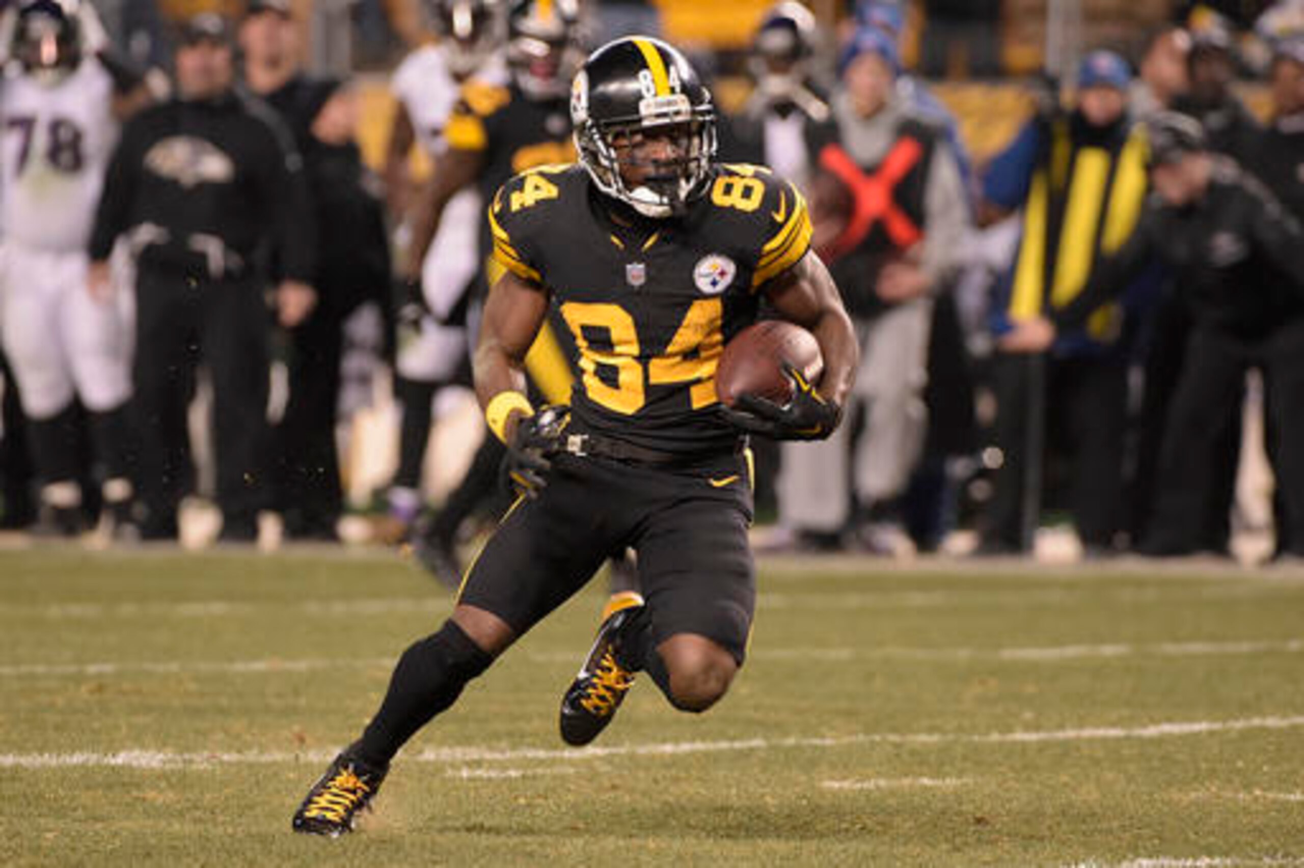 Antonio Brown is nearly unstoppable for the Steelers. Antonio Brown is nearly unstoppable for the Steelers.