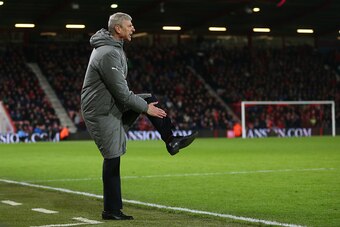 BOURNEMOUTH, ENGLAND - JANUARY 03: Arsene Wenger manager / head coach of Arsenal during the Premier League match between AFC Bournemouth and Arsenal at Vitality Stadium on January 3, 2017 in Bournemouth, England. (Photo by Catherine Ivill - AMA/Getty Imag