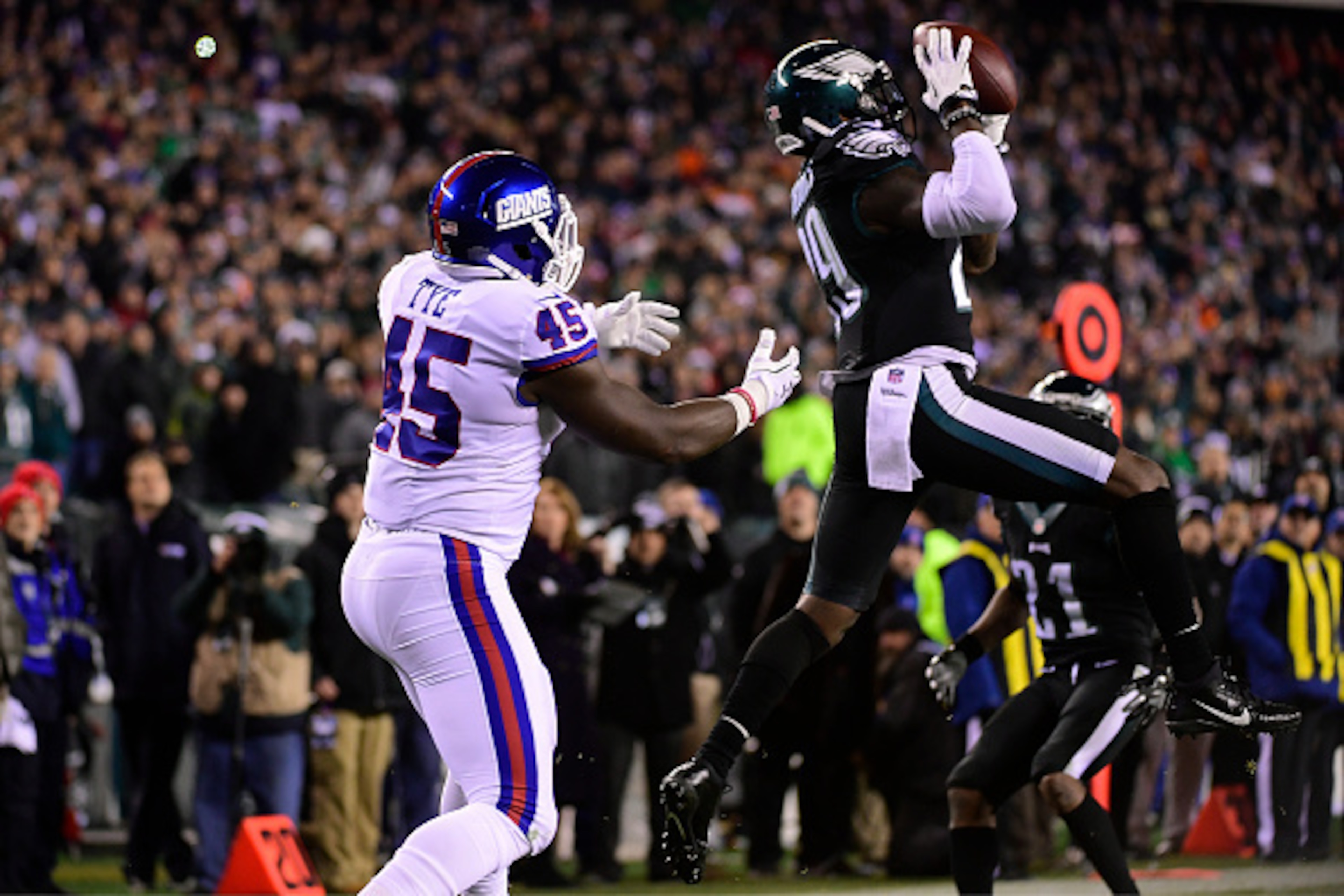 PHILADELPHIA, PA - DECEMBER 22: Terrence Brooks #29 of the Philadelphia Eagles seals the victory with a fourth quarter interception as Will Tye #45 of the New York Giants looks on at Lincoln Financial Field on December 22, 2016 in Philadelphia, Pennsylvan