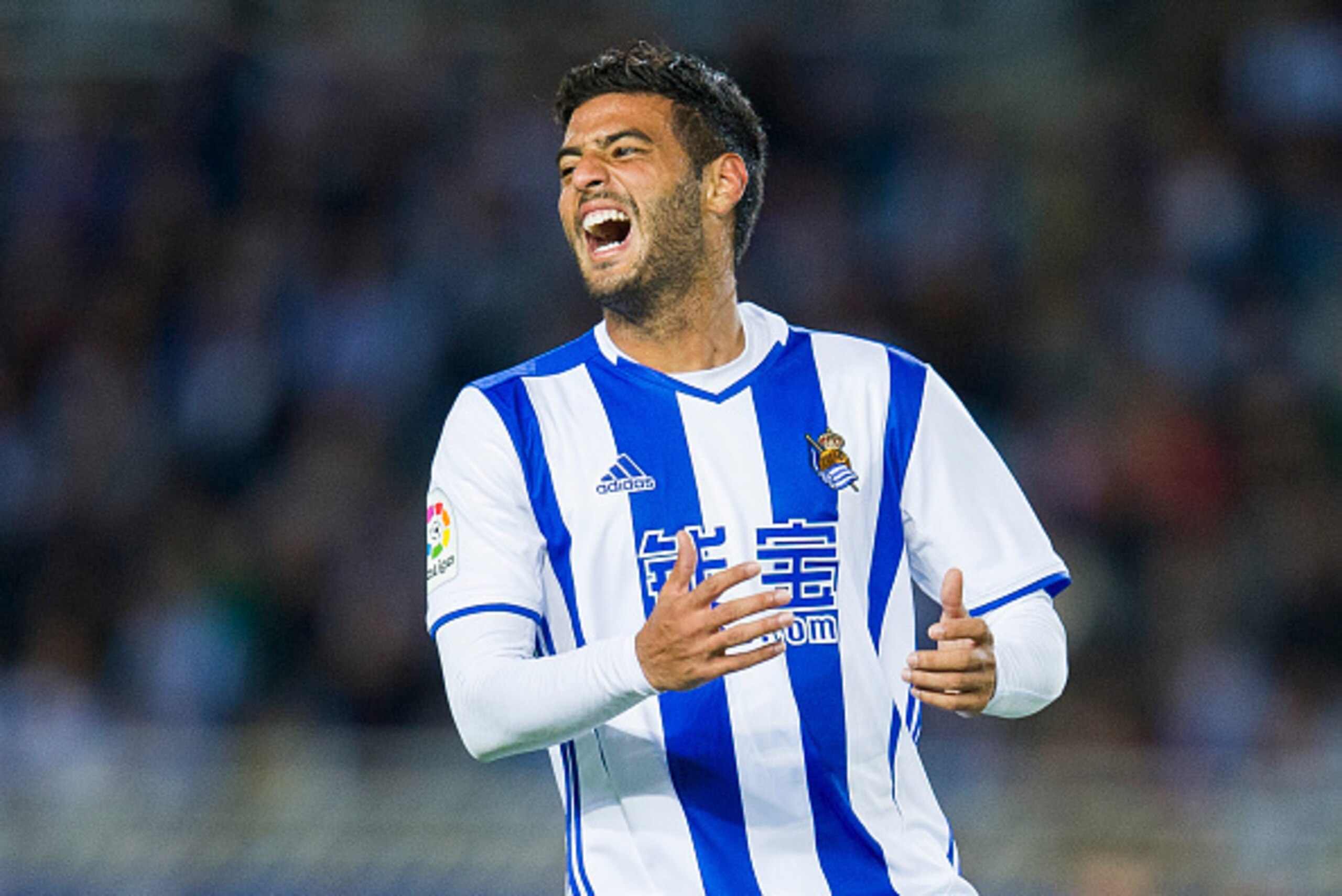 SAN SEBASTIAN, SPAIN - OCTOBER 22:  Carlos Vela of Real Sociedad reacts during the La Liga match between Real Sociedad de Futbol and Deportivo Alaves at Estadio Anoeta on October 22, 2016 in San Sebastian, Spain.  (Photo by Juan Manuel Serrano Arce/Getty 