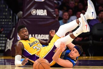 LOS ANGELES, CA - DECEMBER 29:  Julius Randle #30 of the Los Angeles Lakers and Seth Curry #30 of the Dallas Mavericks watch the ball as they fall during a 101-89 Mavericks win at Staples Center on December 29, 2016 in Los Angeles, California.  NOTE TO US