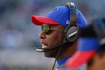 EAST RUTHERFORD, NJ - JANUARY 01:  Head coach Anthony Lynn of the Buffalo Bills works the sidelines against the New York Jets  at MetLife Stadium on January 1, 2017 in East Rutherford, New Jersey. (Photo by Jeff Zelevansky/Getty Images)