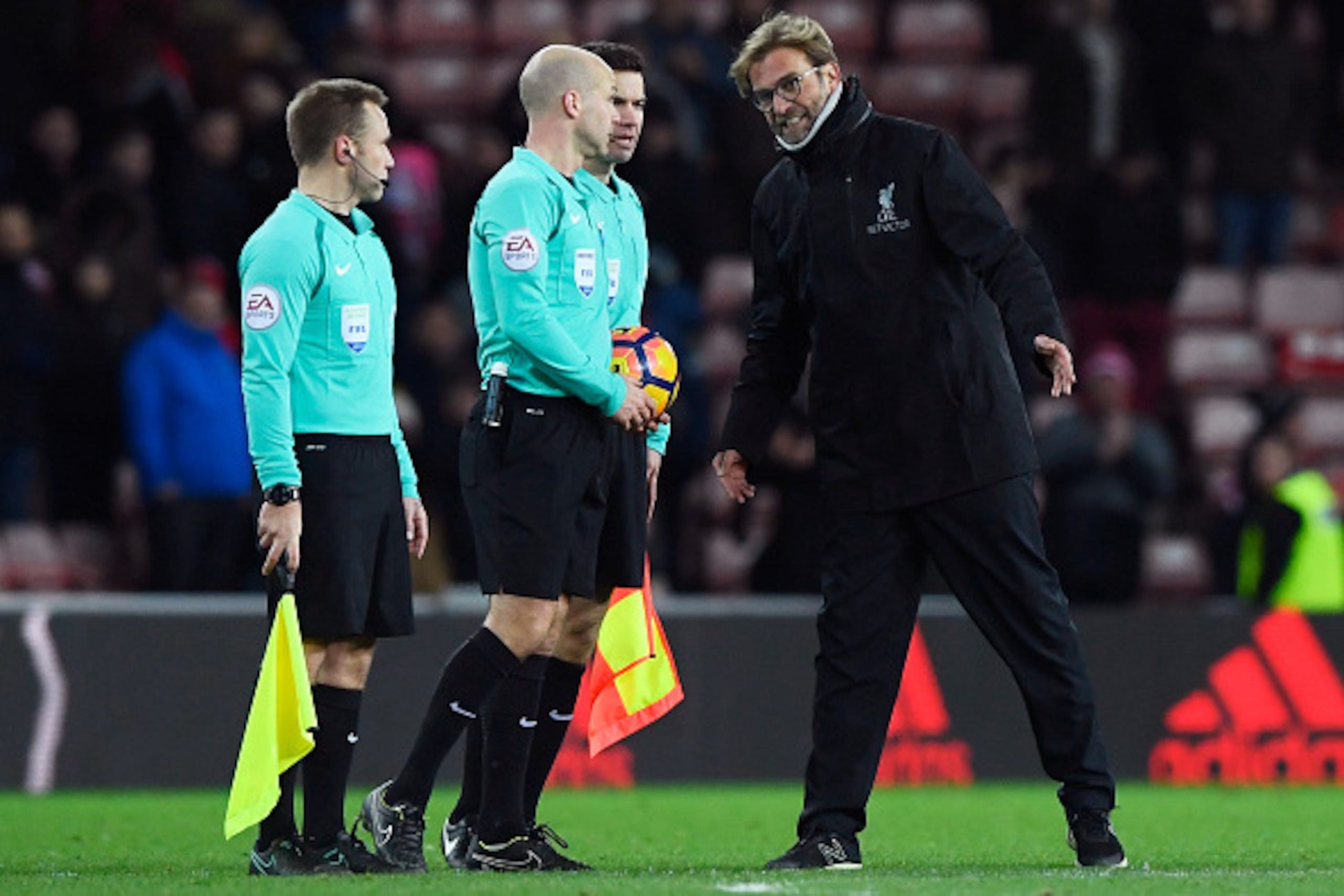 SUNDERLAND, ENGLAND - JANUARY 02:  Referee Anthony Taylor speaks to Jurgen Klopp, Manager of Liverpool after the Premier League match between Sunderland and Liverpool at Stadium of Light on January 2, 2017 in Sunderland, England.  (Photo by Stu Forster/Ge
