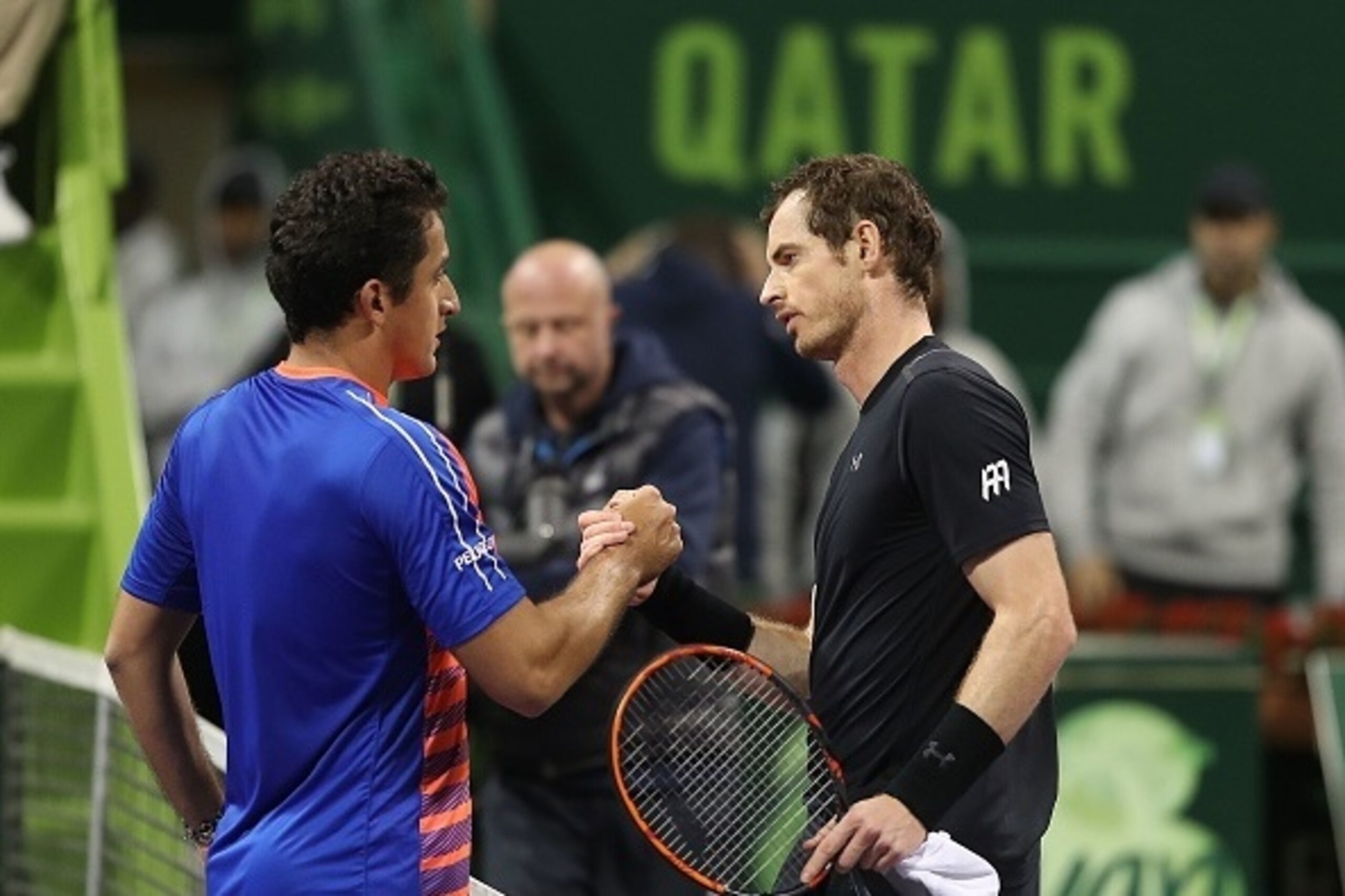 Spain's Nicolas Almagro congratulates Britain's Andy Murray (R) after the quarter-final of the ATP Qatar Open tennis competition in Doha on January 5, 2017. / AFP / KARIM JAAFAR        (Photo credit should read KARIM JAAFAR/AFP/Getty Images)