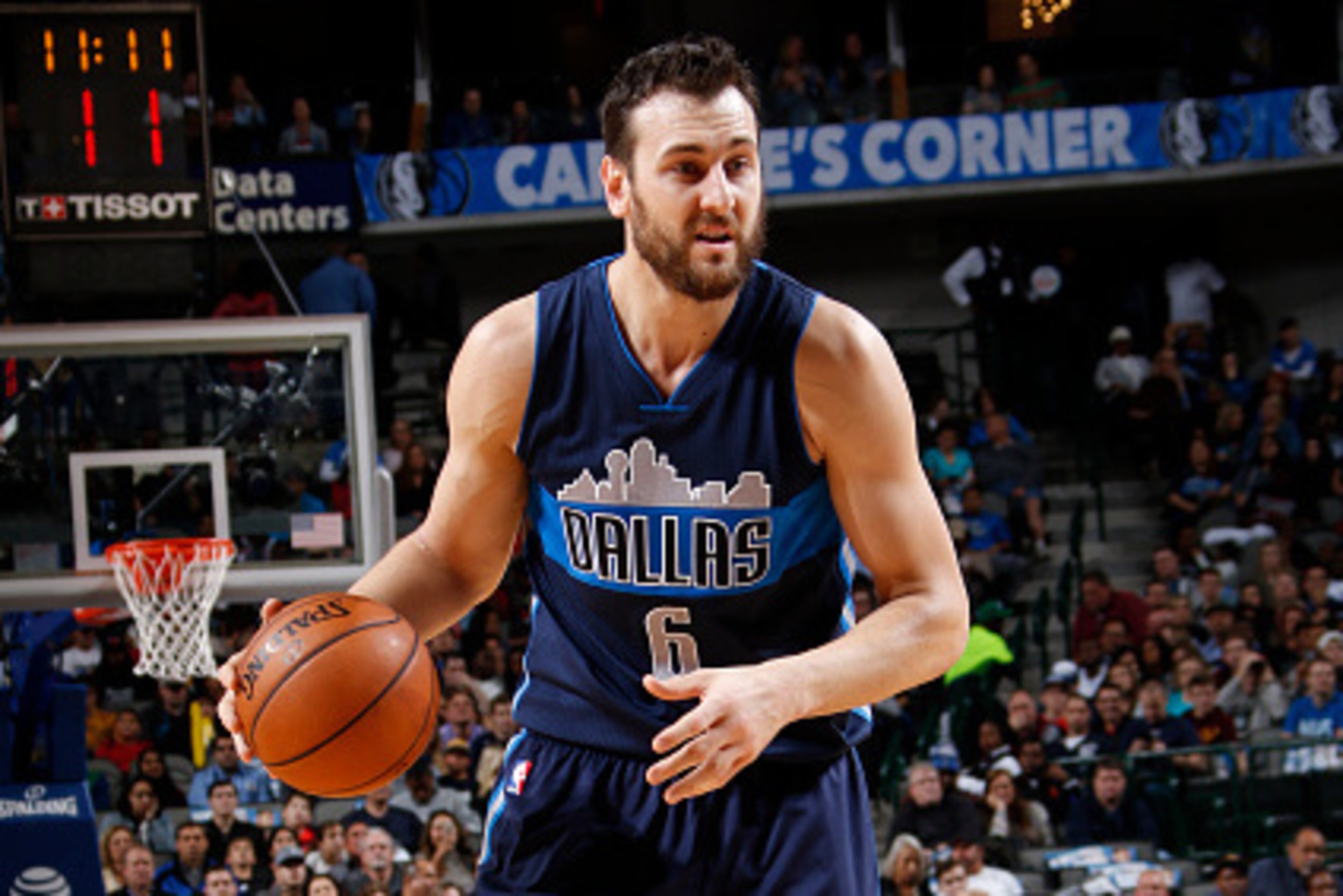 DALLAS, TX - DECEMBER 3: Andrew Bogut #6 of the Dallas Mavericks handles the ball against the Chicago Bulls on December 3, 2016 at the American Airlines Center in Dallas, Texas. NOTE TO USER: User expressly acknowledges and agrees that, by downloading and