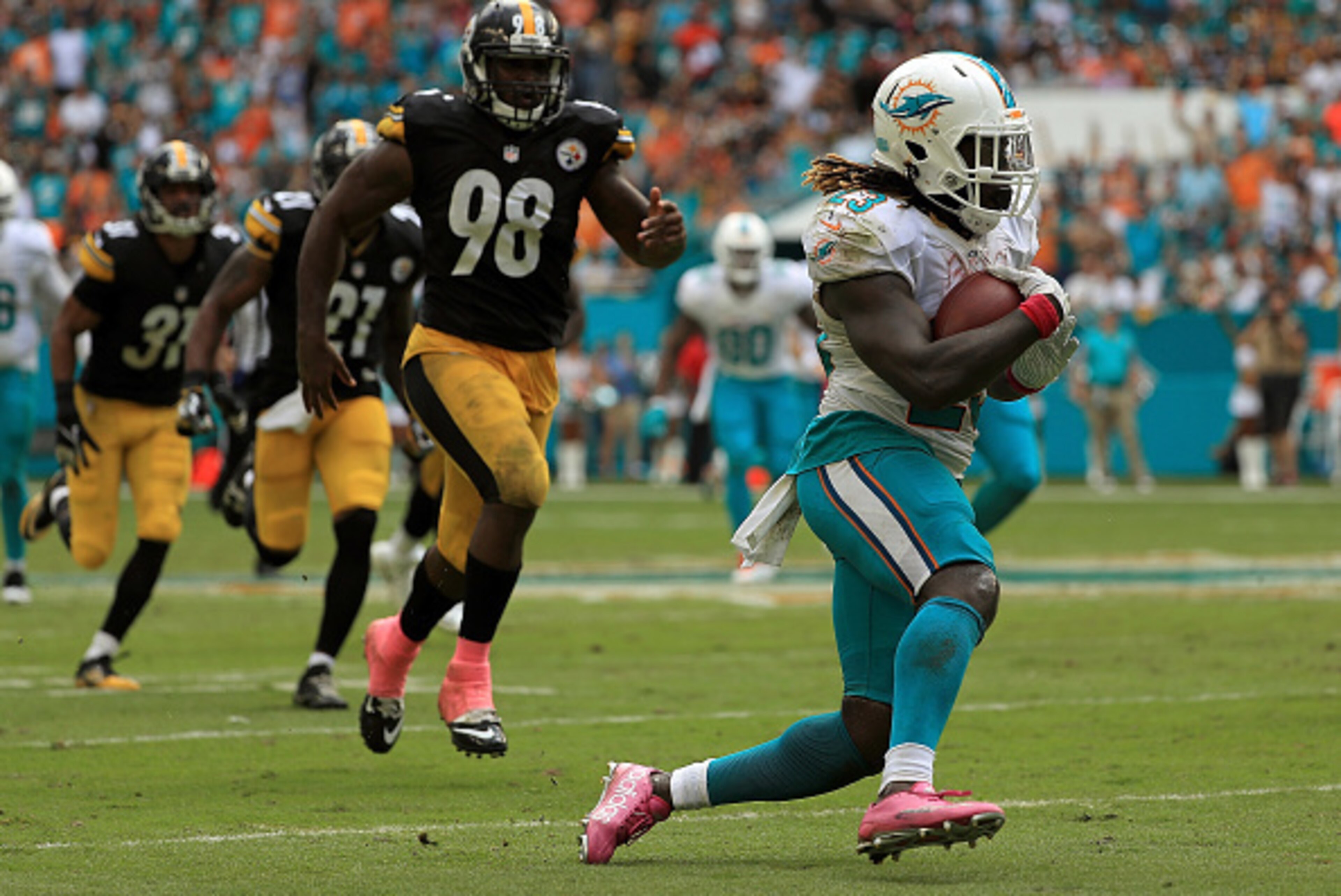 MIAMI GARDENS, FL - OCTOBER 16:  Jay Ajayi #23 of the Miami Dolphins rushes during a game against the Pittsburgh Steelers on October 16, 2016 in Miami Gardens, Florida.  (Photo by Mike Ehrmann/Getty Images)