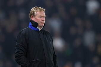 HULL, ENGLAND - DECEMBER 30:  Everton Manager Ronald Koeman looks on during the Premier League match between Hull City and Everton at KC Stadium on December 30, 2016 in Hull, England.  (Photo by Chris Brunskill Ltd/Getty Images)