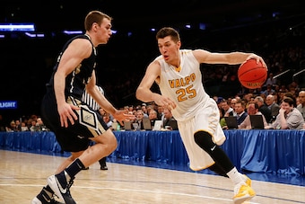 NEW YORK, NY - MARCH 31:   Tyler Cavanaugh #34 of the George Washington Colonials guards Alec Peters #25 of the Valparaiso Crusaders during their NIT Championship game at Madison Square Garden on March 31, 2016 in New York City.  (Photo by Jeff Zelevansky