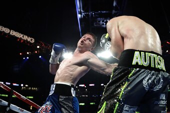ARLINGTON, TX - SEPTEMBER 17: Canelo Alvarez, left, fights with Liam Smith, right, during the WBO Junior Middleweight World fight at AT&T Stadium on September 17, 2016 in Arlington, Texas. (Photo by Ronald Martinez/Getty Images)