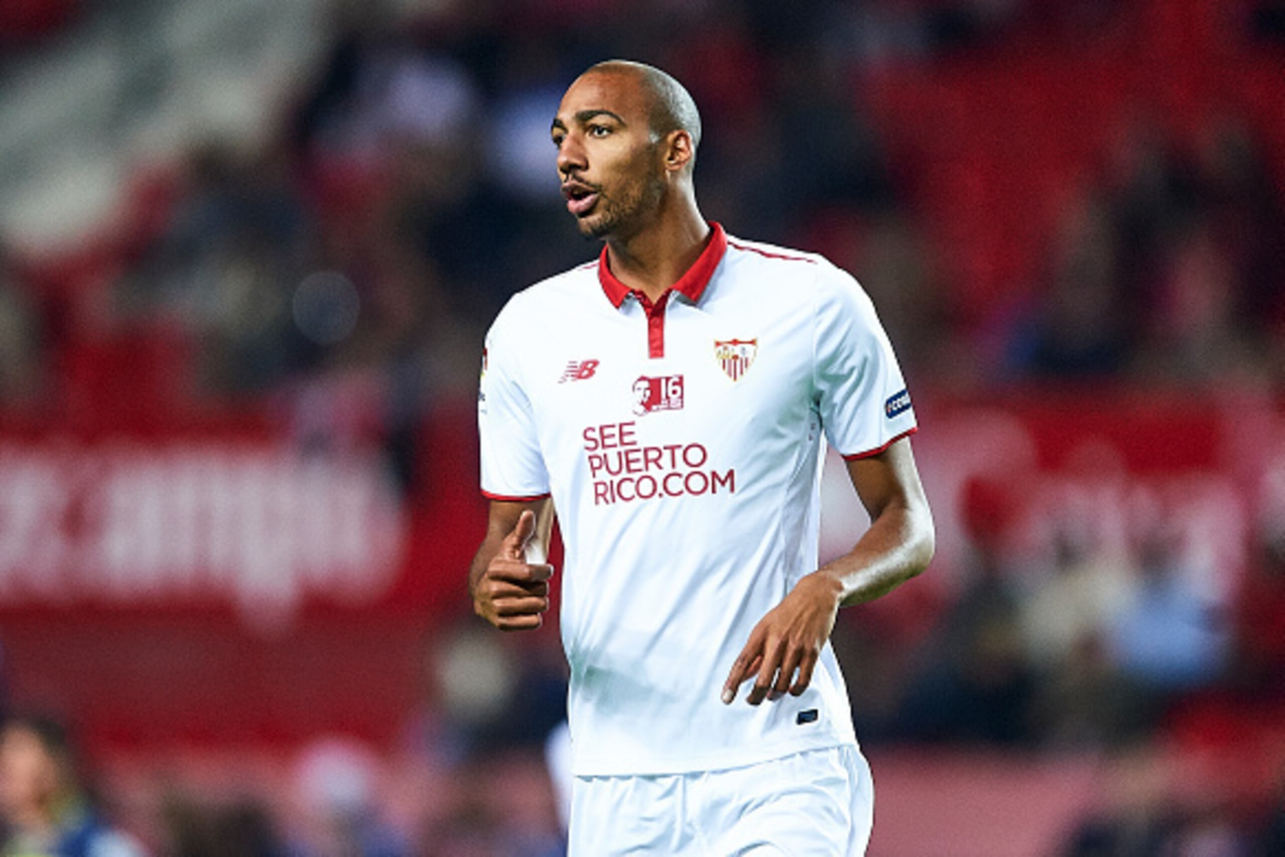 SEVILLE, SPAIN - NOVEMBER 11:  Steven N'Zonzi of Sevilla FC reacts during the match between Sevilla FC vs Boca Juniors as part of the friendly match 'Trofeo Antonio Puerta' at Ramon Sanchez Pizjuan stadium on November 11, 2016 in Seville, Spain.  (Photo b