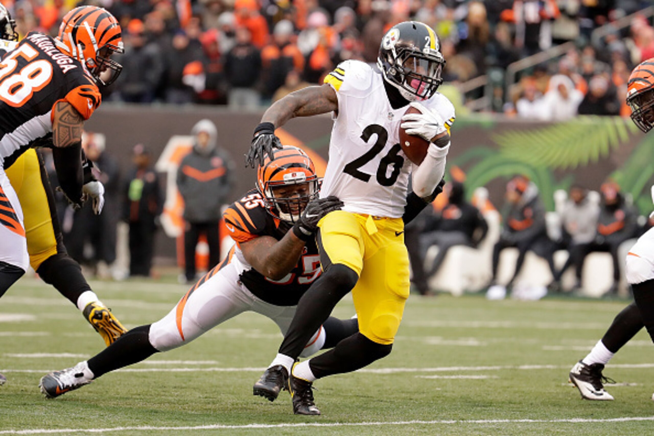 CINCINNATI, OH - DECEMBER 18:  Vontaze Burfict #55 of the Cincinnati Bengals attempts to tackle Le'Veon Bell #26 of the Pittsburgh Steelers during the third quarter at Paul Brown Stadium on December 18, 2016 in Cincinnati, Ohio. (Photo by Andy Lyons/Getty