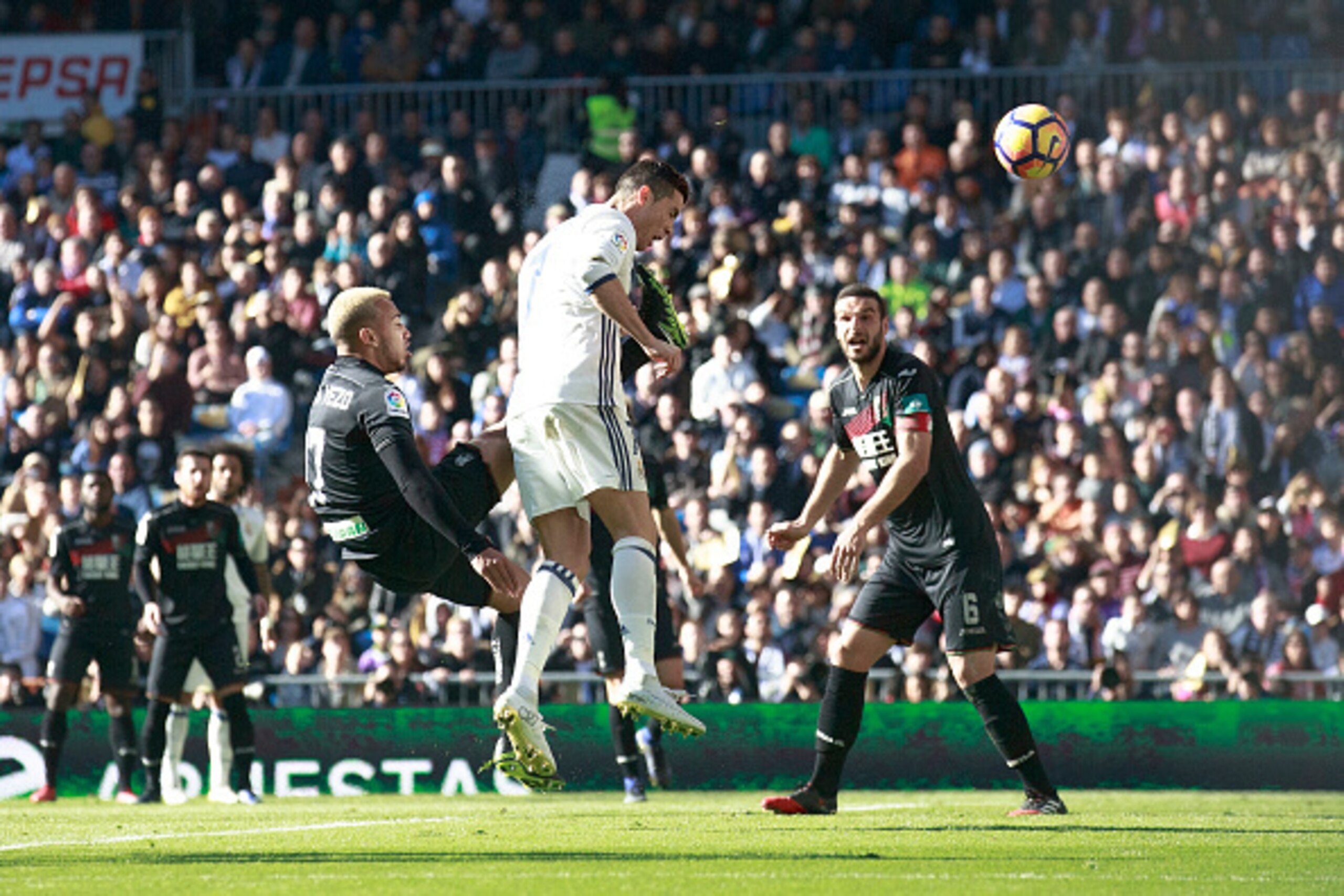 MADRID, SPAIN - JANUARY 07: Cristiano Ronaldo of Real Madrid CF scores their second goal during the La Liga match between Real Madrid CF and Granada CF at Estadio Santiago Bernabeu on January 7, 2017 in Madrid, Spain.  (Photo by Gonzalo Arroyo Moreno/Gett