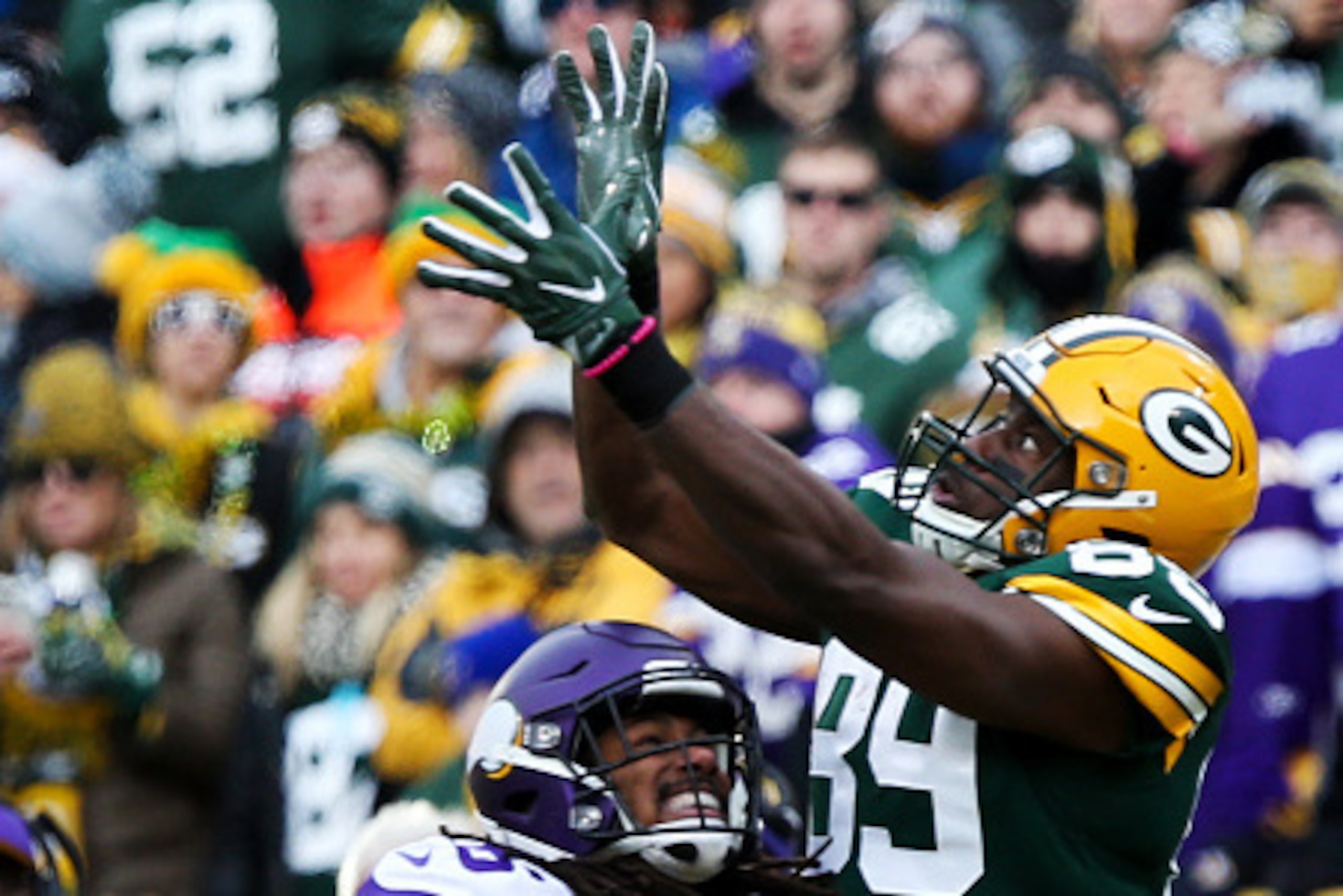 GREEN BAY, WI - DECEMBER 24:  Jared Cook #89 of the Green Bay Packers makes a catch over Trae Waynes #26 of the Minnesota Vikings in the fourth quarter at Lambeau Field on December 24, 2016 in Green Bay, Wisconsin. (Photo by Dylan Buell/Getty Images)
