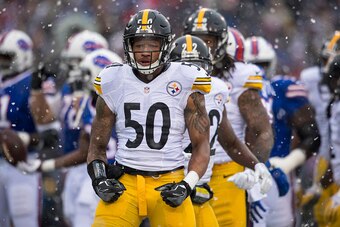 ORCHARD PARK, NY - DECEMBER 11:  Ryan Shazier #50 of the Pittsburgh Steelers celebrates a defensive stop during the first half against the Buffalo Bills on December 11, 2016 at New Era Field in Orchard Park, New York. Pittsburgh defeats Buffalo 27-20.  (P
