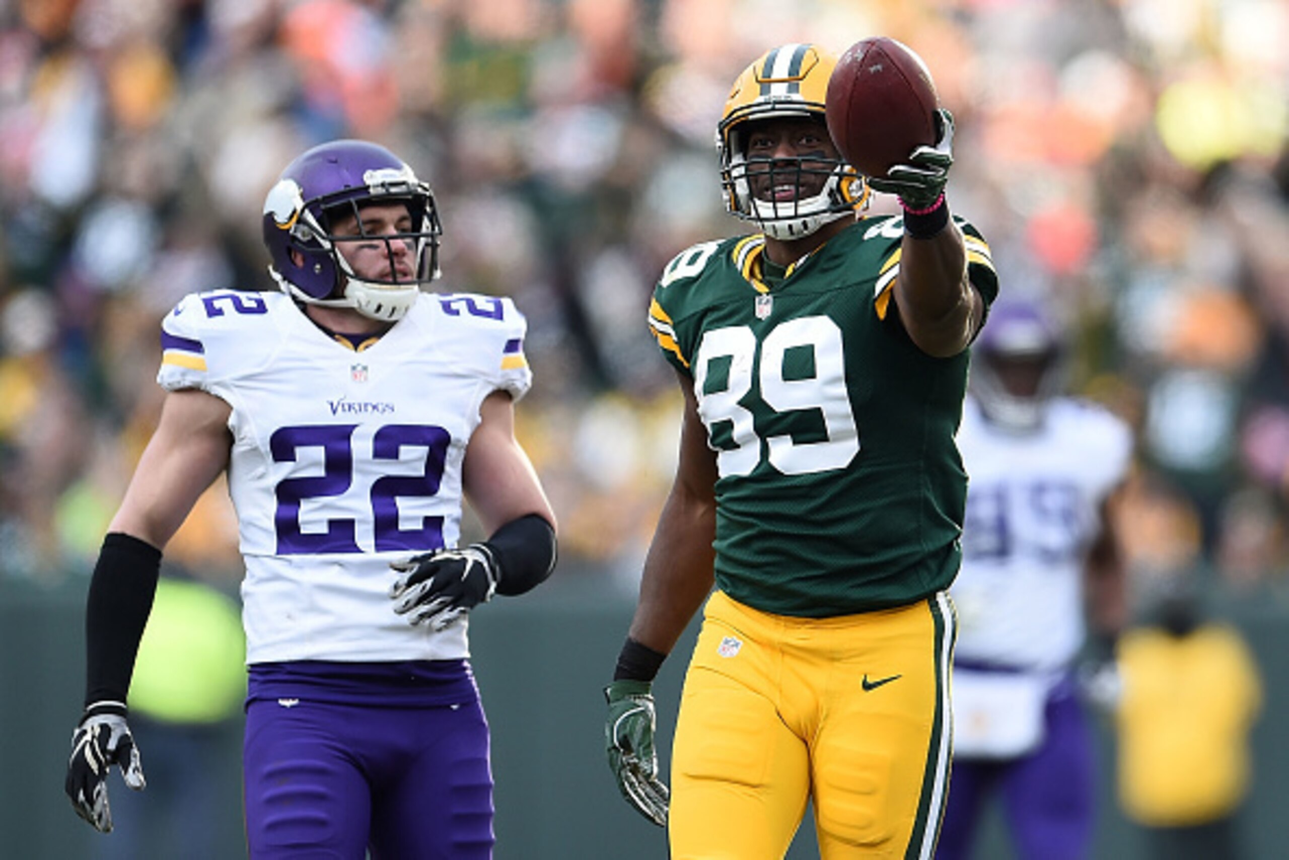 GREEN BAY, WI - DECEMBER 24: Jared Cook #89 of the Green Bay Packers reacts to a first down during a game against the Minnesota Vikings at Lambeau Field on December 24, 2016 in Green Bay, Wisconsin. The Packers defeated the Vikings 38-25. (Photo by Sta GREEN BAY, WI - DECEMBER 24: Jared Cook #89 of the Green Bay Packers reacts to a first down during a game against the Minnesota Vikings at Lambeau Field on December 24, 2016 in Green Bay, Wisconsin. The Packers defeated the Vikings 38-25. (Photo by Sta