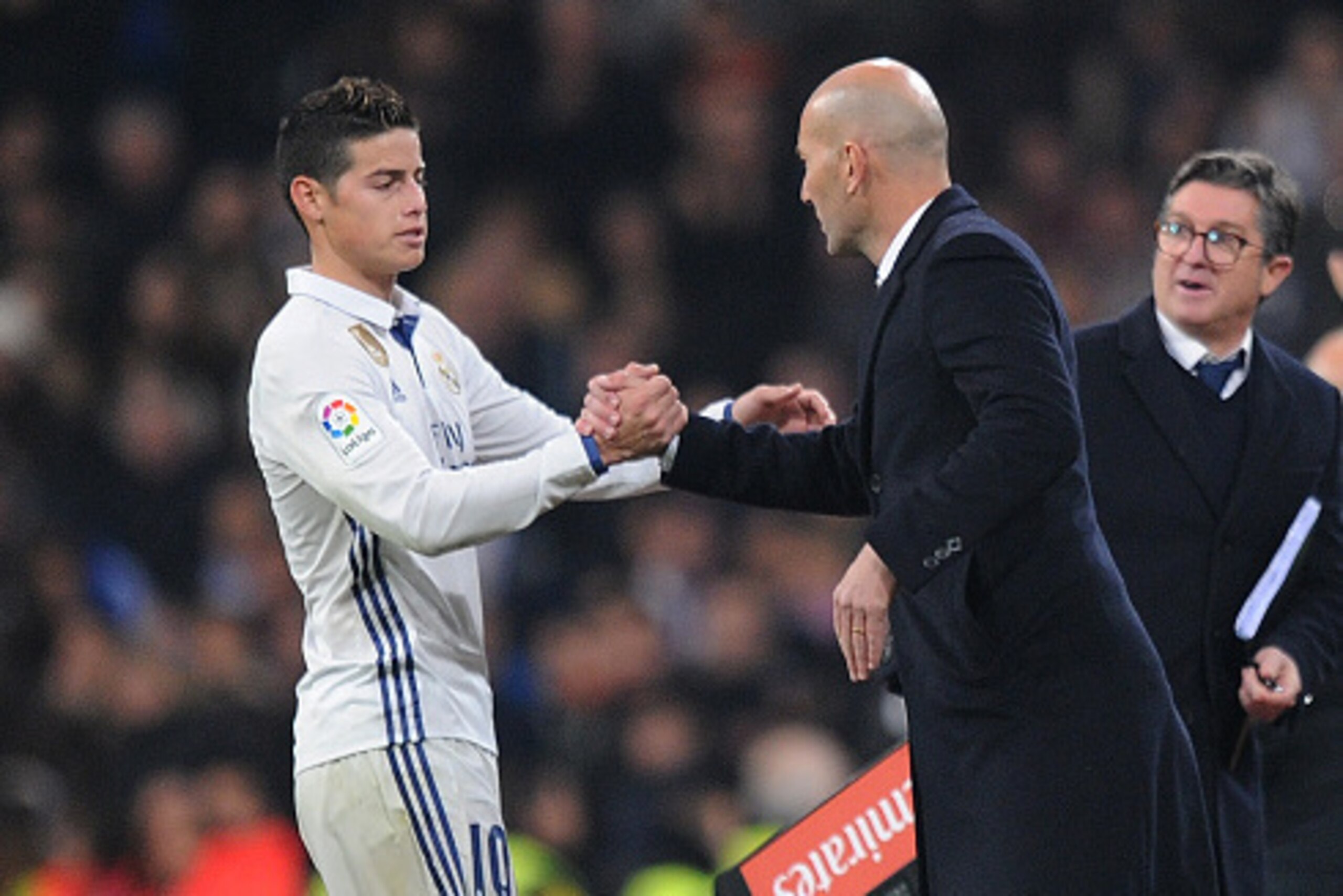 MADRID, SPAIN - JANUARY 04:  James Rodriguez of Real Madrid shakes hands with his manager Zinedine Zidane after being substituted during the Copa del Rey Round of 16 First Leg match between Real Madrid and Sevilla  at Bernabeu on January 4, 2017 in Madrid