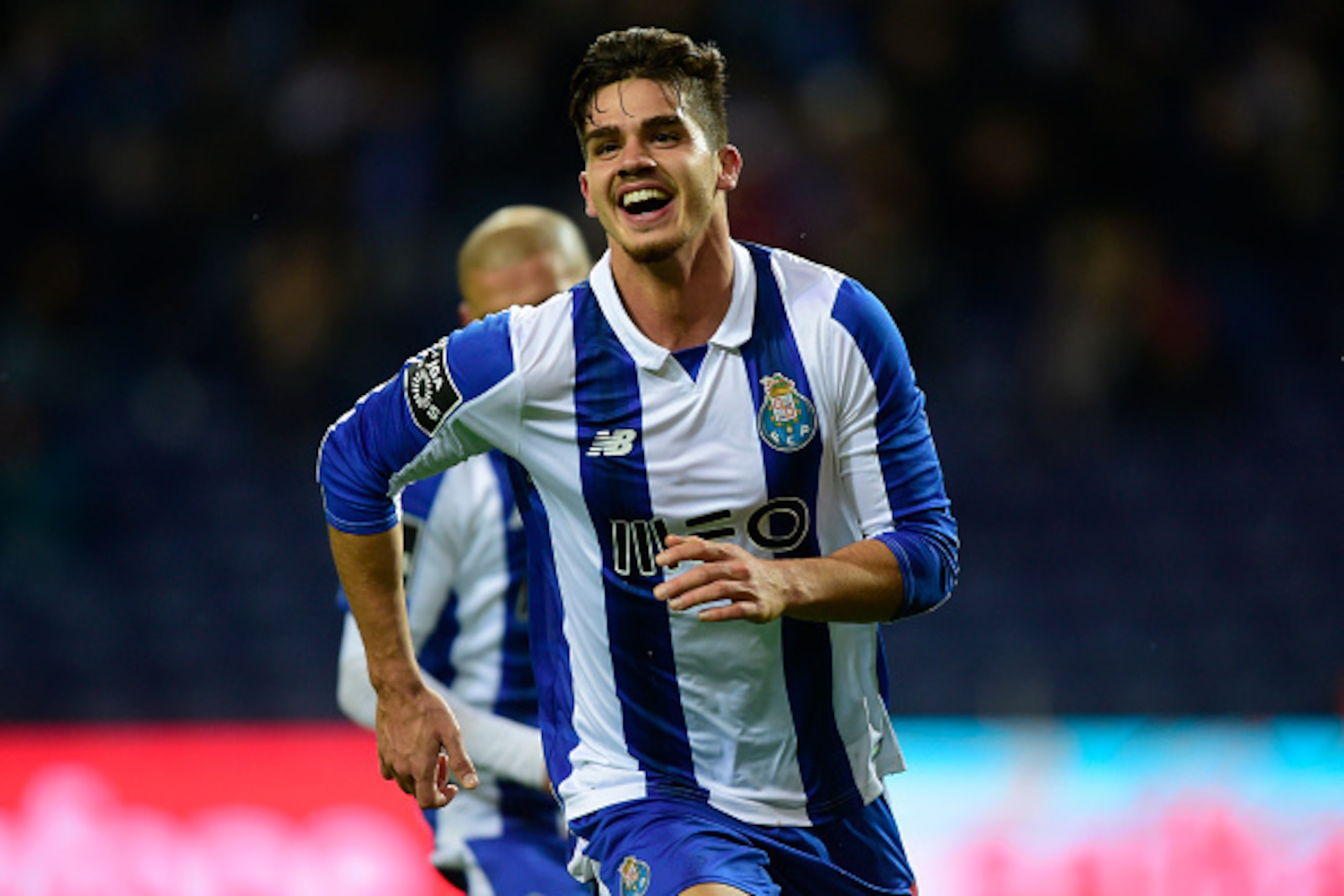 Porto's midfielder Andre Silva  celebrates after scoring a goal during the Portuguese league football match FC Porto vs CS Maritimo at the Dragao stadium in Porto on December 15, 2016. / AFP / MIGUEL RIOPA        (Photo credit should read MIGUEL RIOPA/AFP