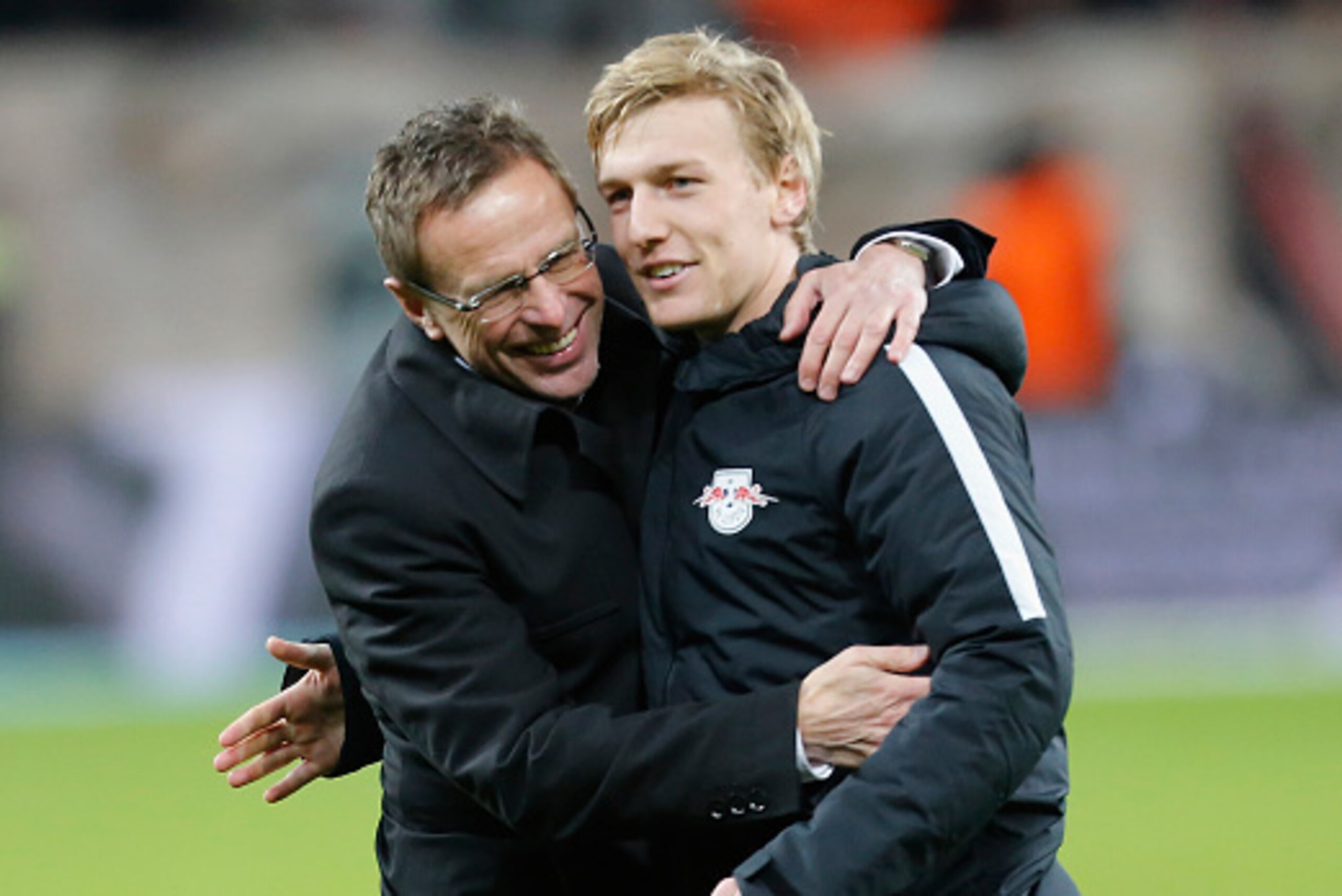 Leverkusen, Germany 18.11.2016, 1. Bundesliga 11. Spieltag, Bayer 04 Leverkusen - RB Leipzig, Ralf Rangnick umarmt Emil Forsberg (Leipzig, R) nach dem Abpfiff.     (Photo by TF-Images/Getty Images)