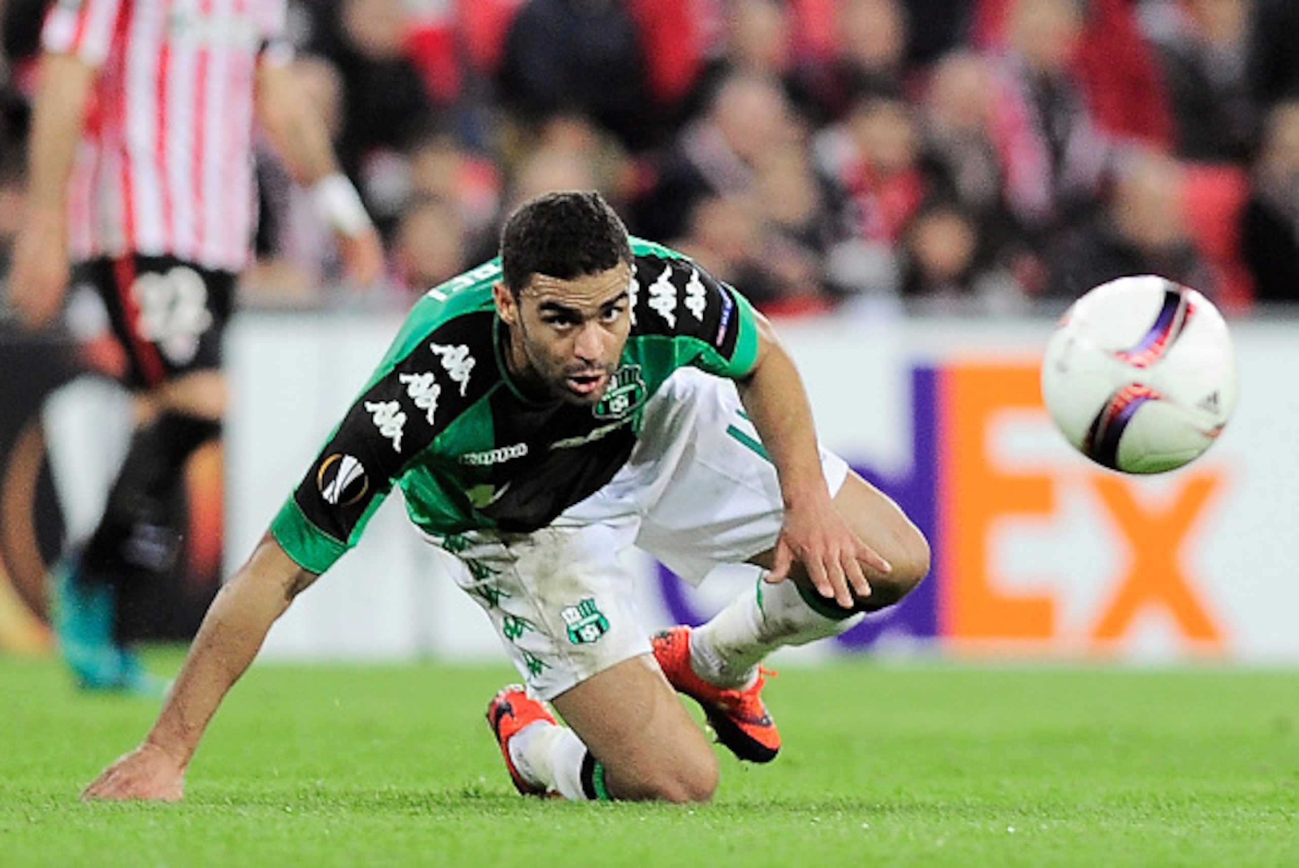 Sassuolo's French forward Gregoire Defrel eyes the ball during the Europa League  Group F football match Athletic Club de Bilbao vs US Sassuolo Calcio at the San Mames stadium in Bilbao on November 24, 2016. / AFP / ANDER GILLENEA        (Photo credit sho